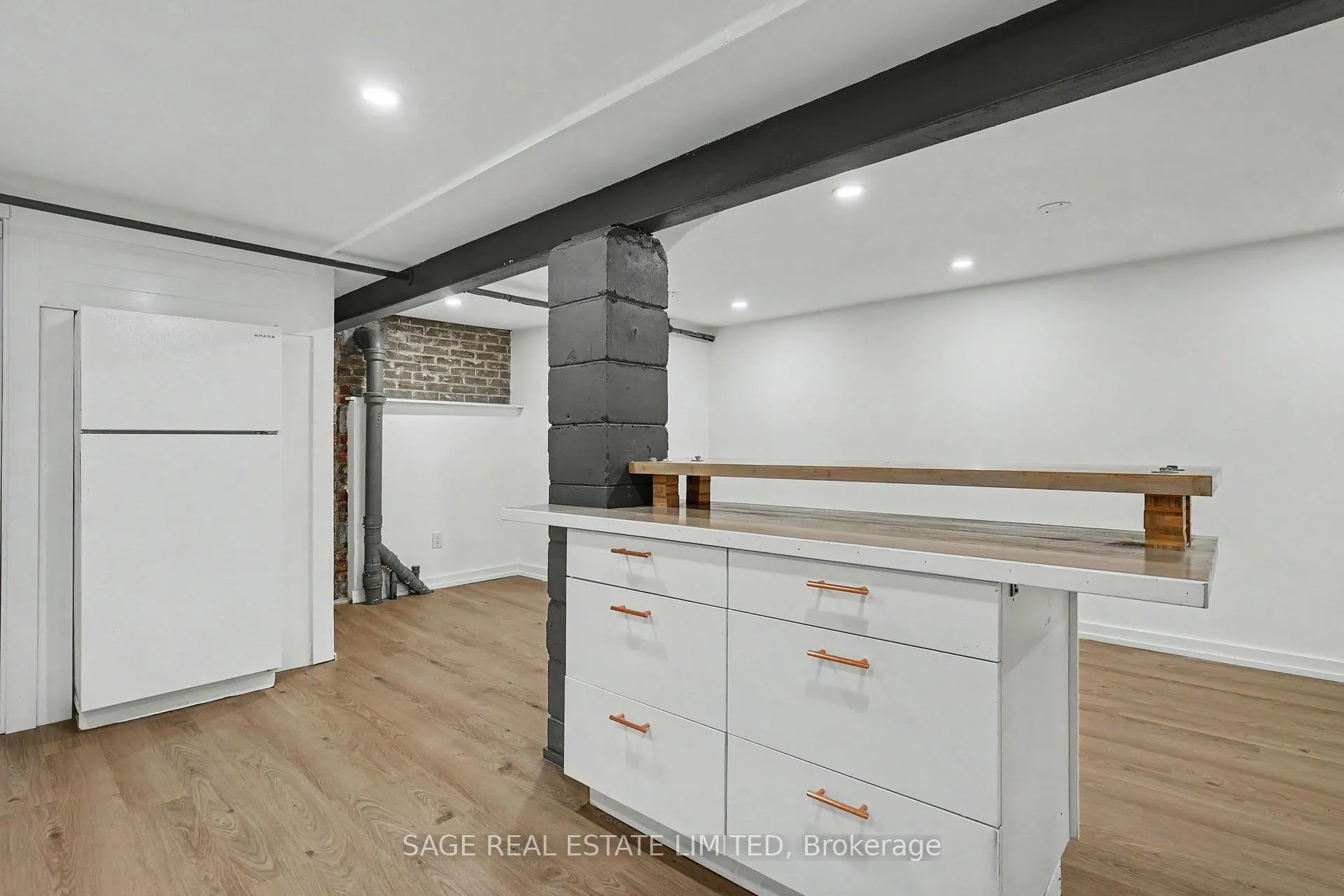 Photo 10 of Unit 5, 10 Fir Avenue, Toronto, The Beaches — HOMEH