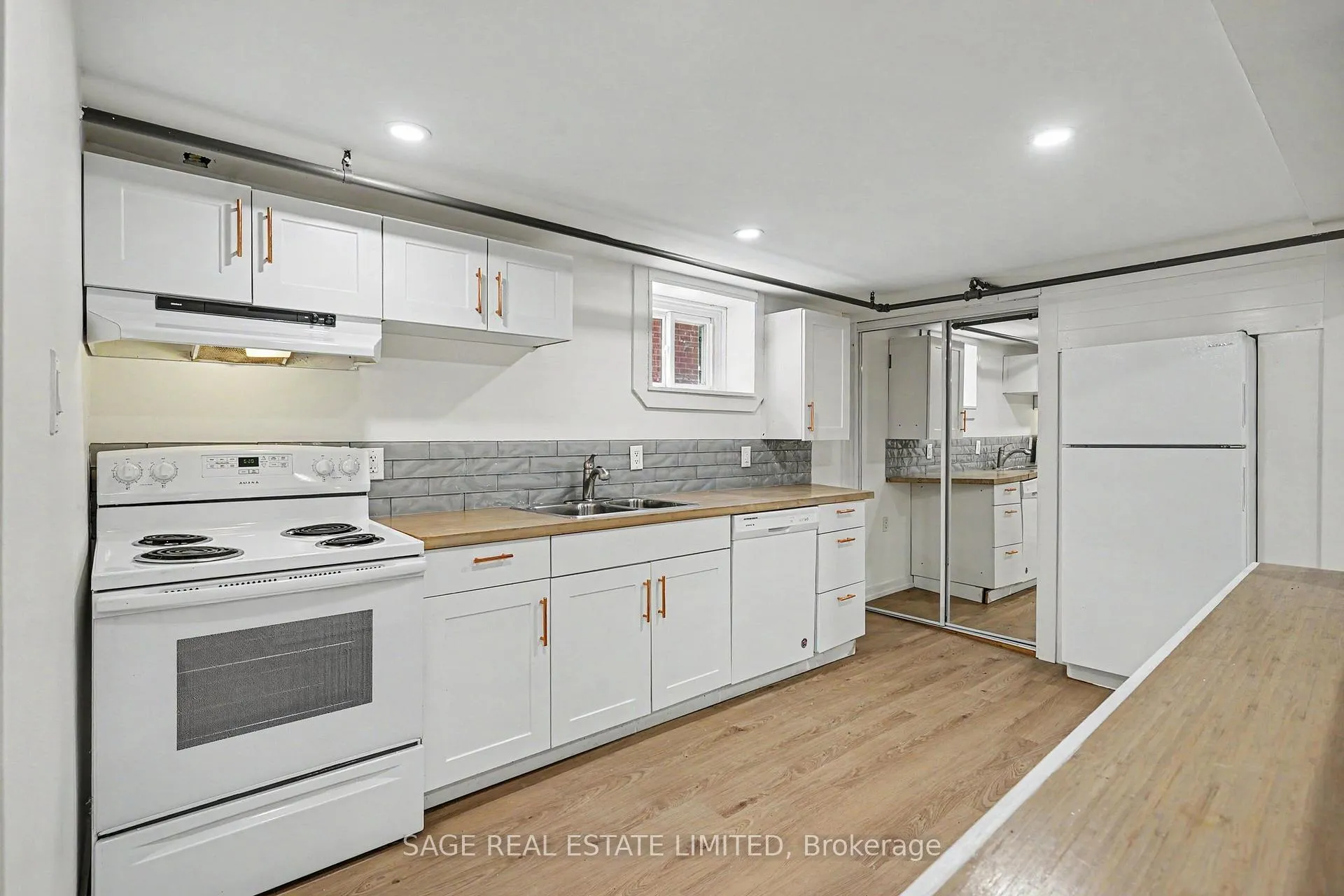 Photo 12 of Unit 5, 10 Fir Avenue, Toronto, The Beaches — HOMEH