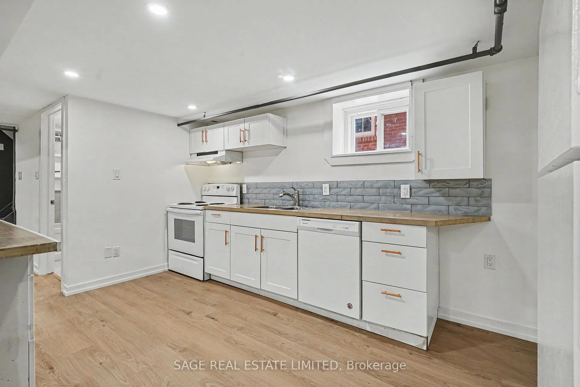Photo 13 of Unit 5, 10 Fir Avenue, Toronto, The Beaches — HOMEH