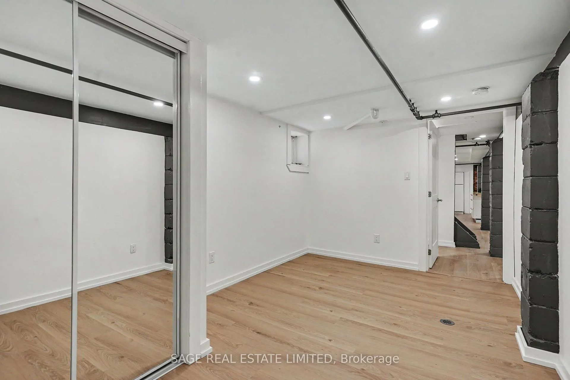 Photo 15 of Unit 5, 10 Fir Avenue, Toronto, The Beaches — HOMEH