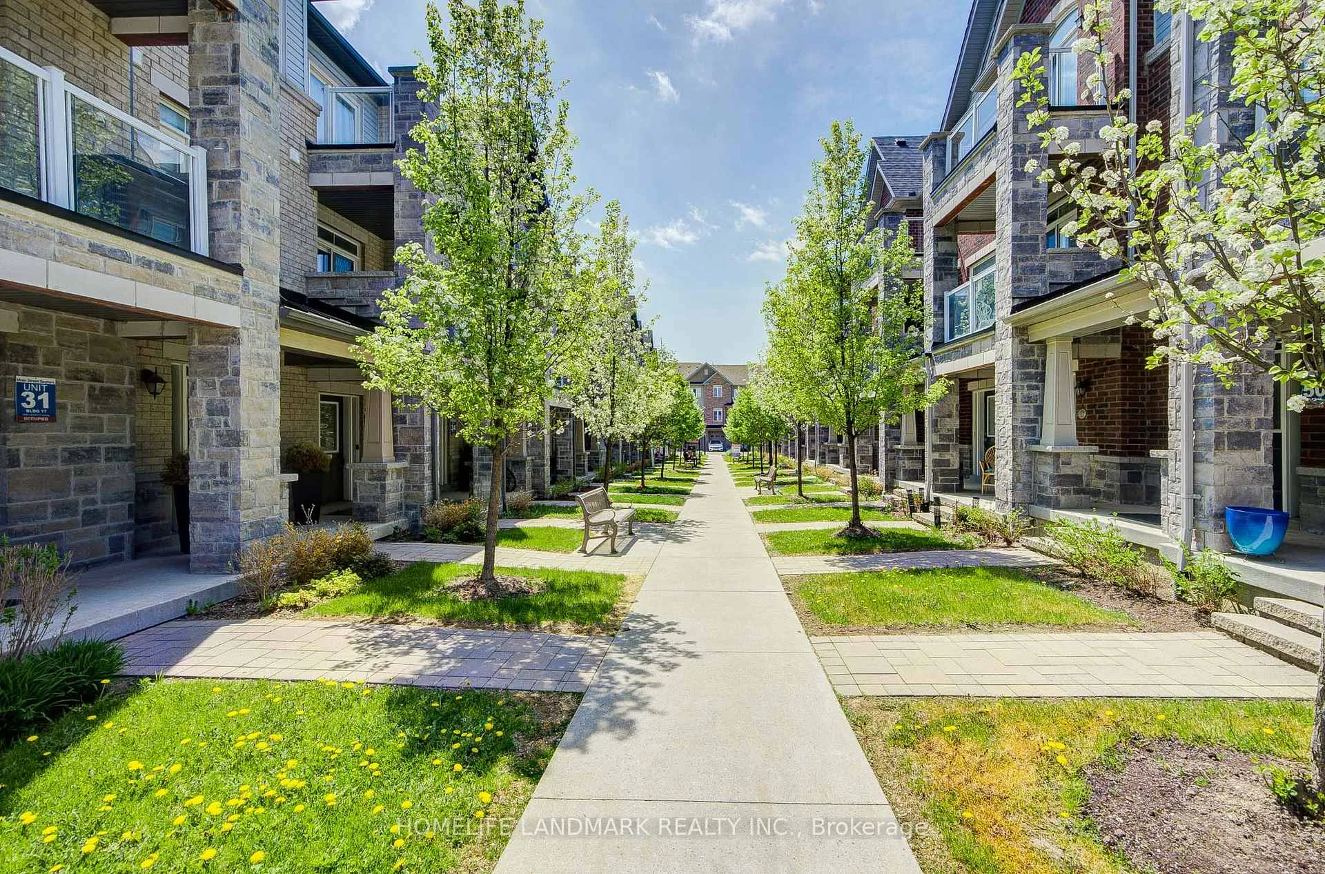 Photo 2 of 2576 Ladyfern Crossing, Pickering, Duffin Heights — HOMEH