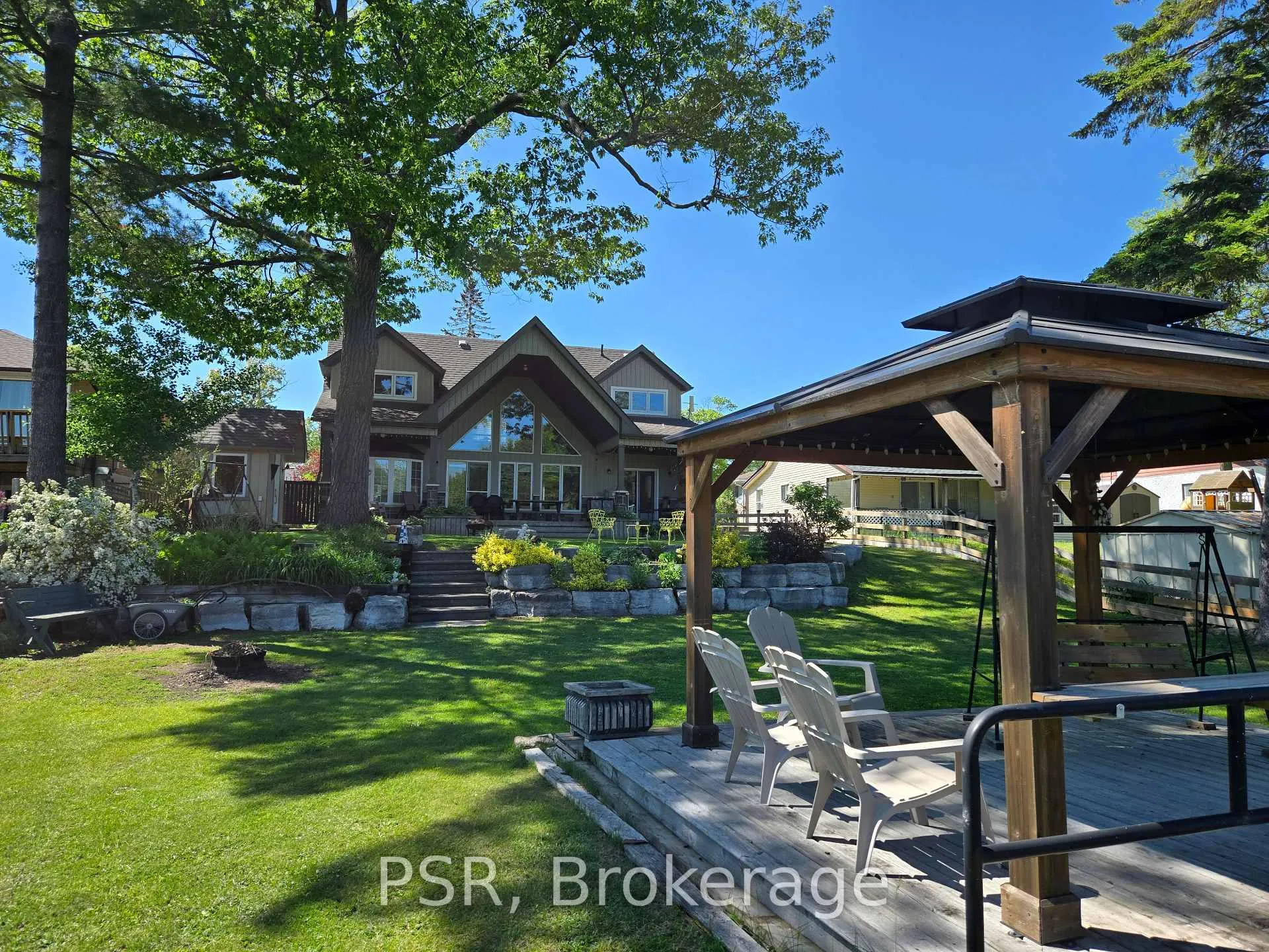 Photo 4 of 967 Mosley Street, Wasaga Beach — HOMEH