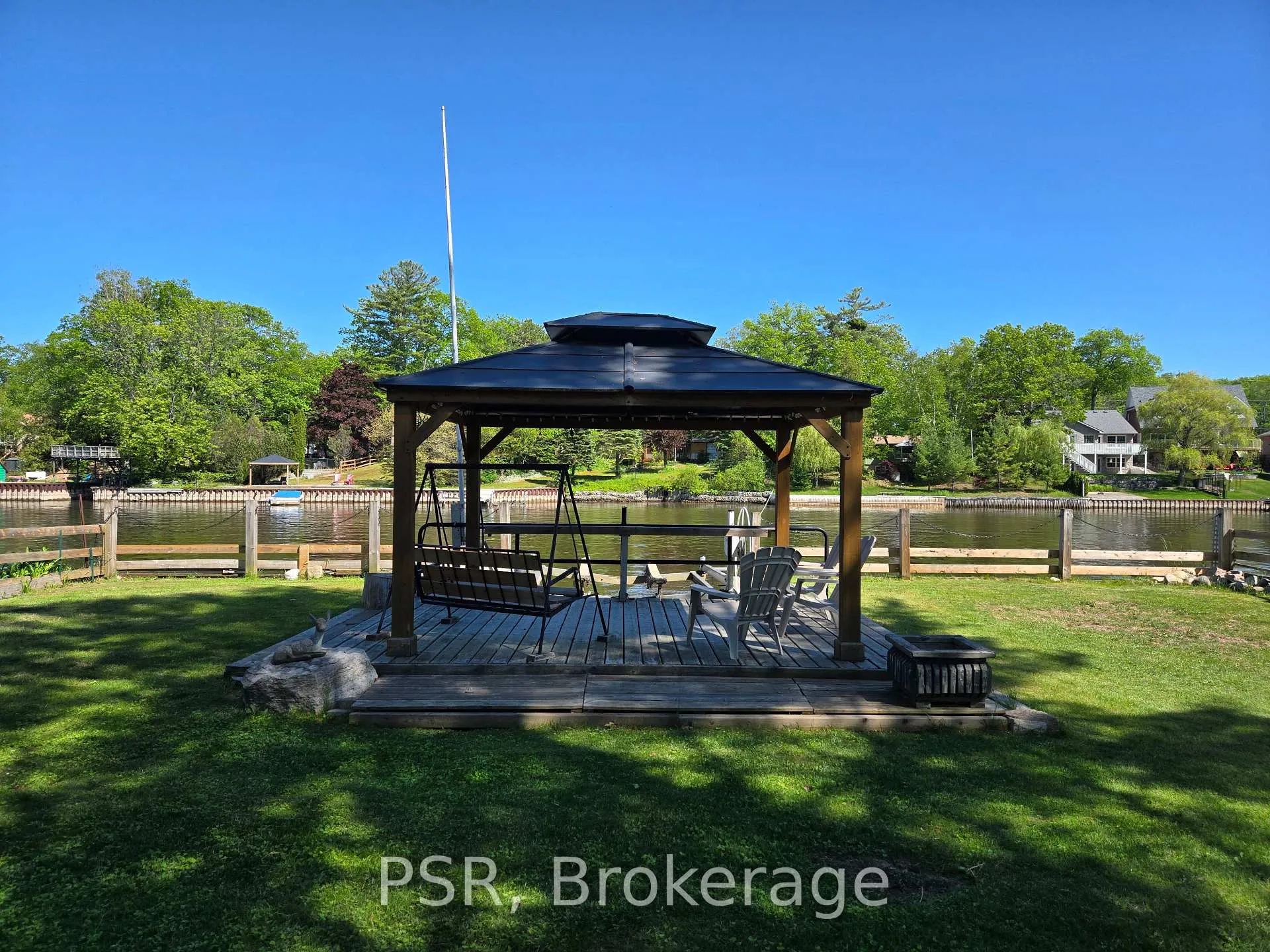 Photo 5 of 967 Mosley Street, Wasaga Beach — HOMEH
