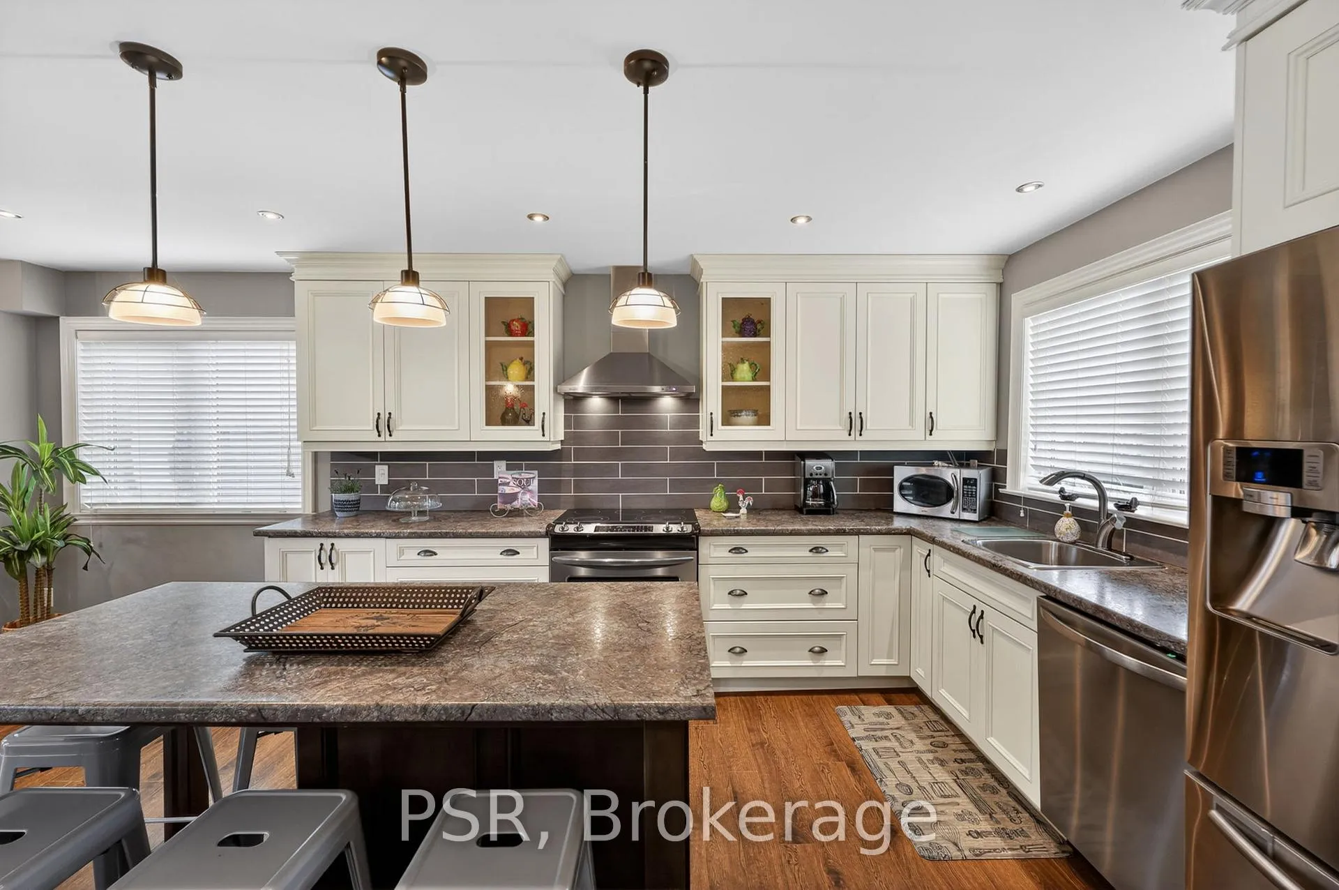 Photo 16 of 967 Mosley Street, Wasaga Beach — HOMEH