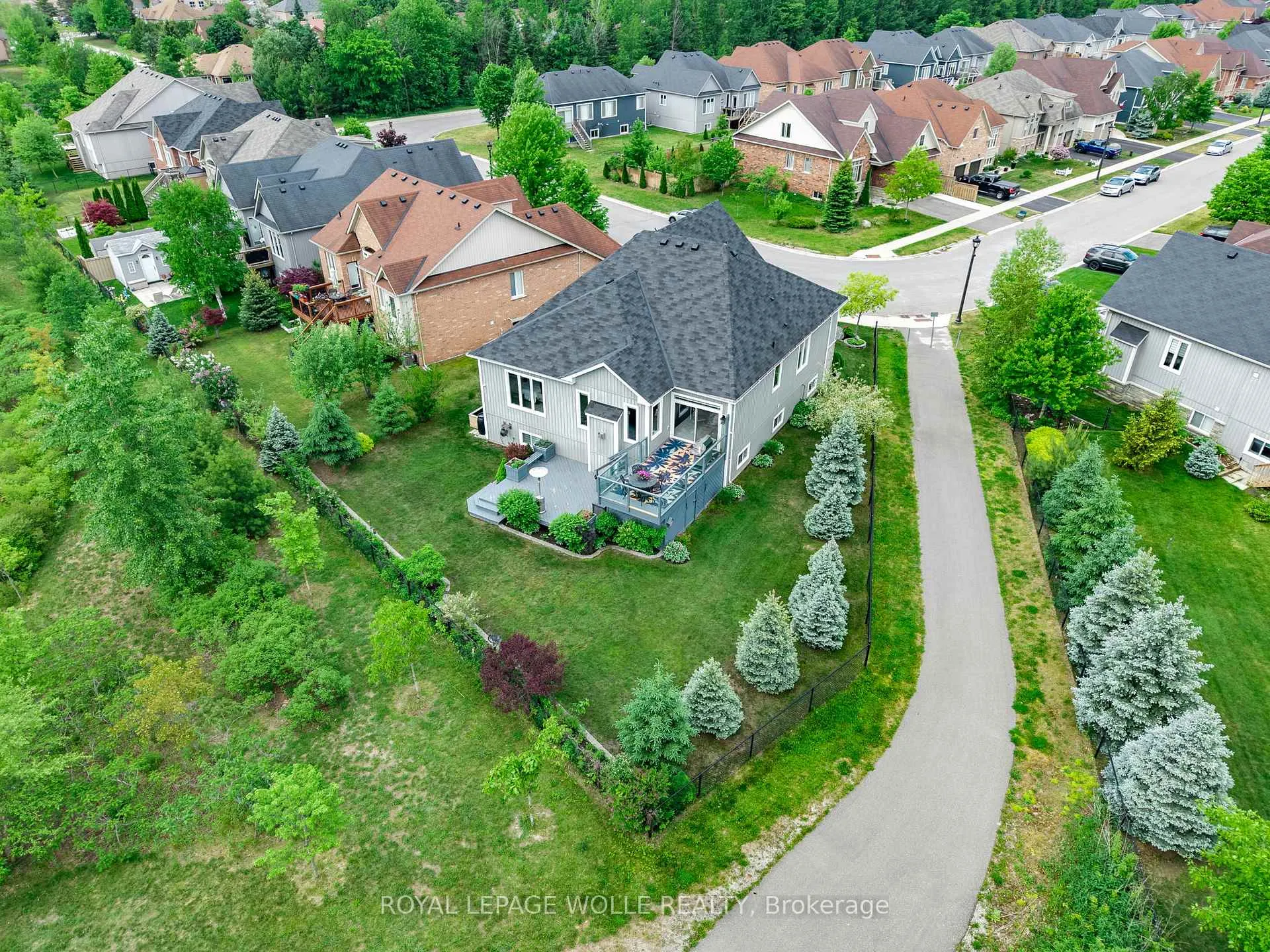 Photo 5 of 43 Allegra Drive, Wasaga Beach — HOMEH