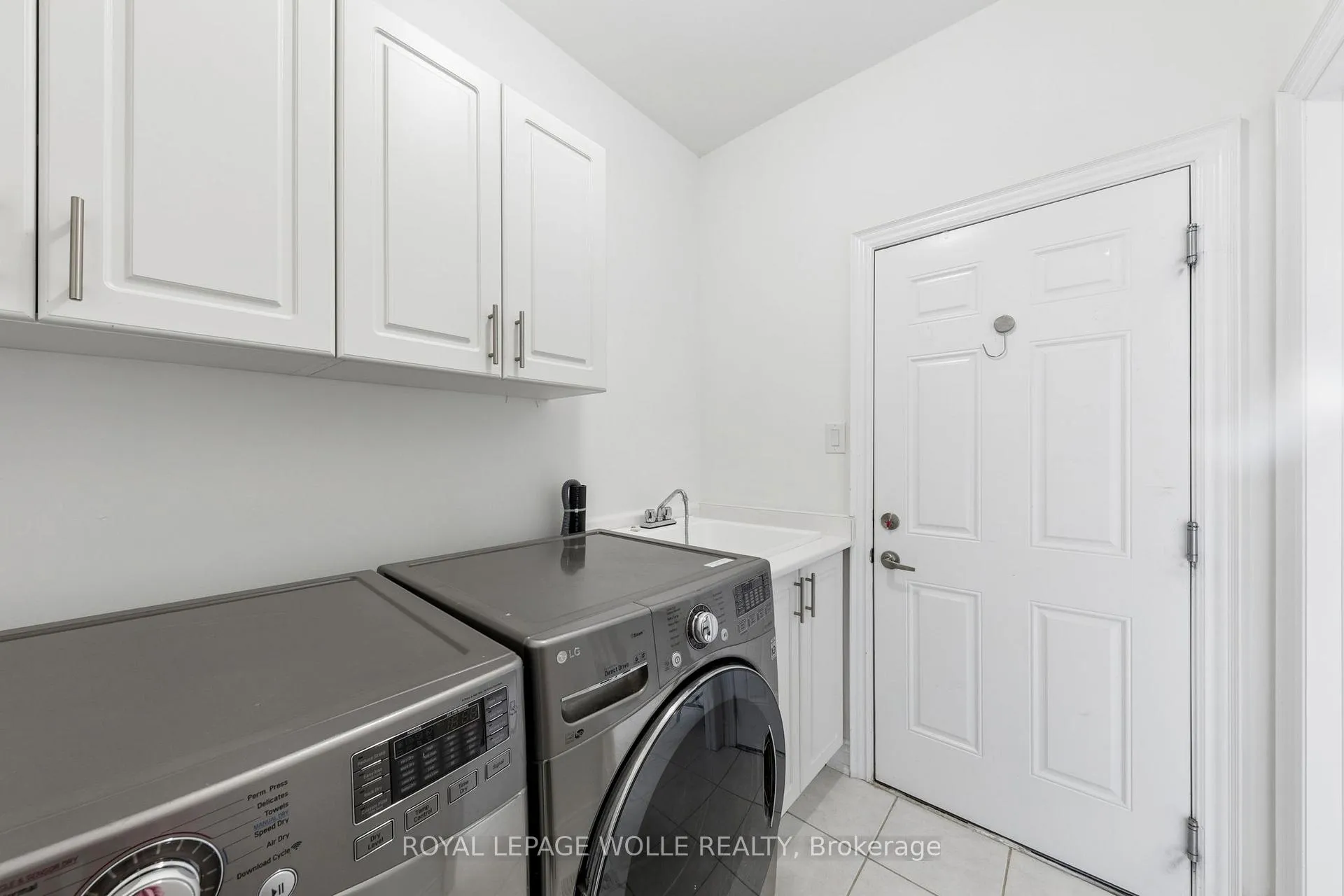 Photo 8 of 43 Allegra Drive, Wasaga Beach — HOMEH