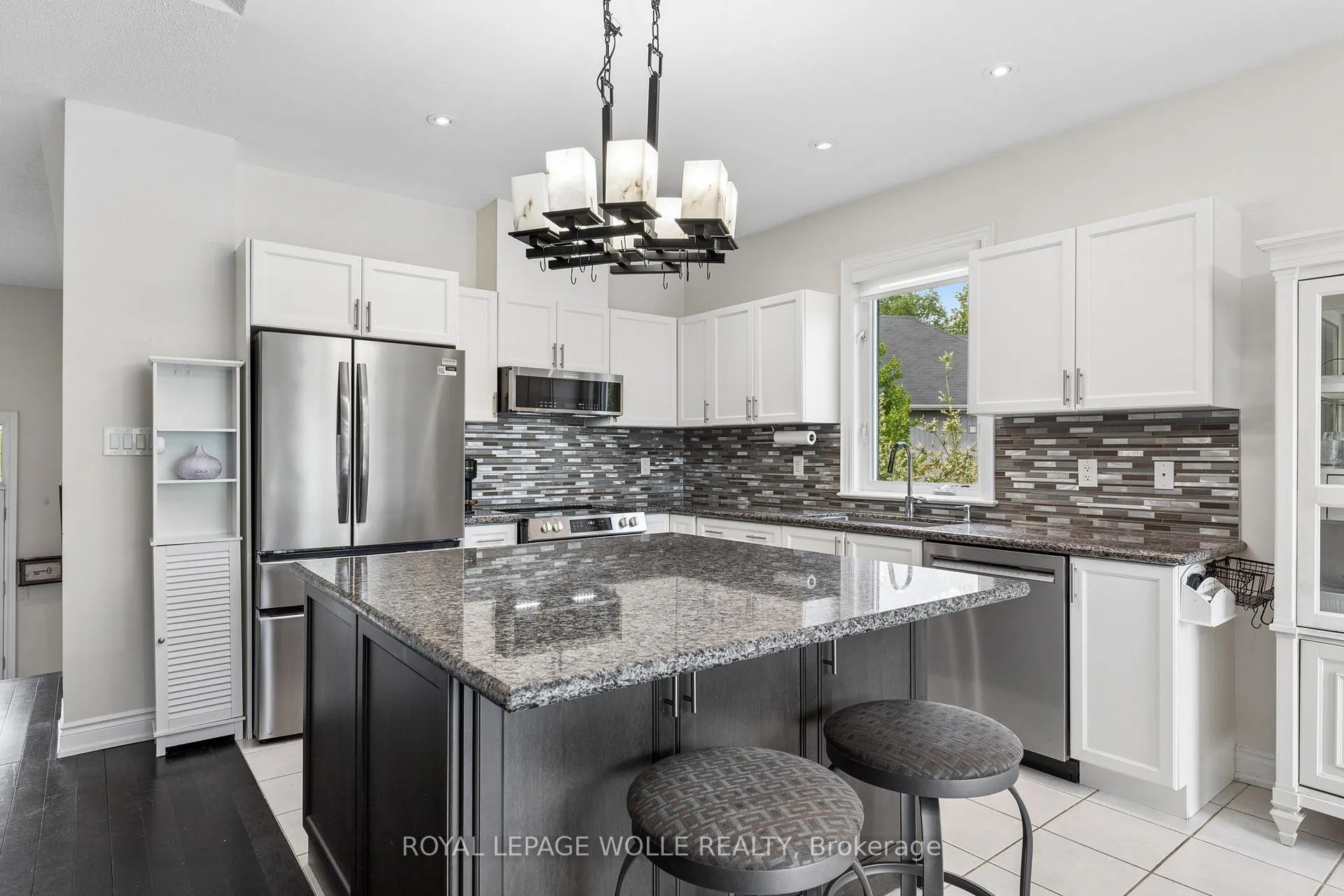 Photo 11 of 43 Allegra Drive, Wasaga Beach — HOMEH