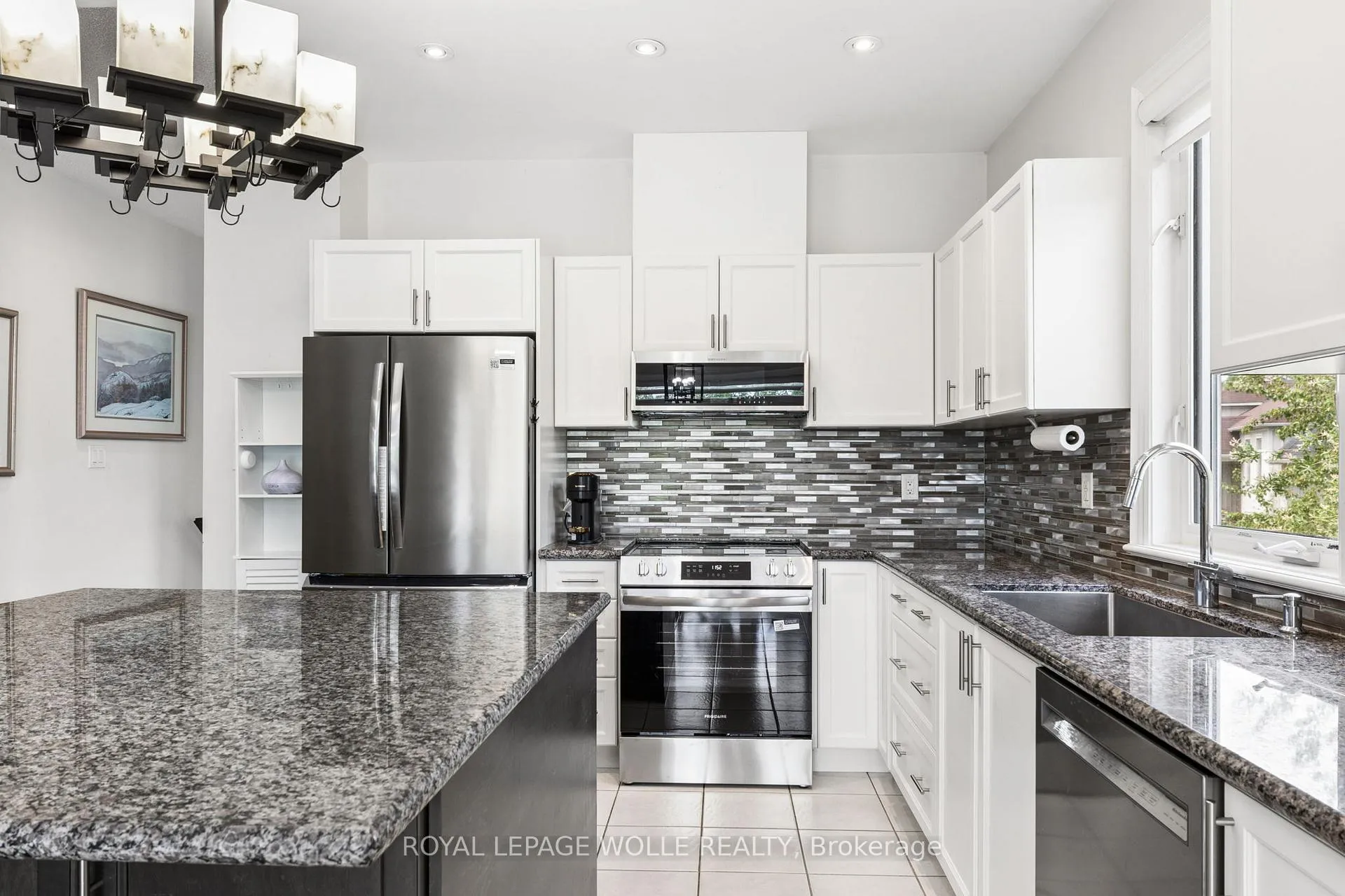 Photo 12 of 43 Allegra Drive, Wasaga Beach — HOMEH