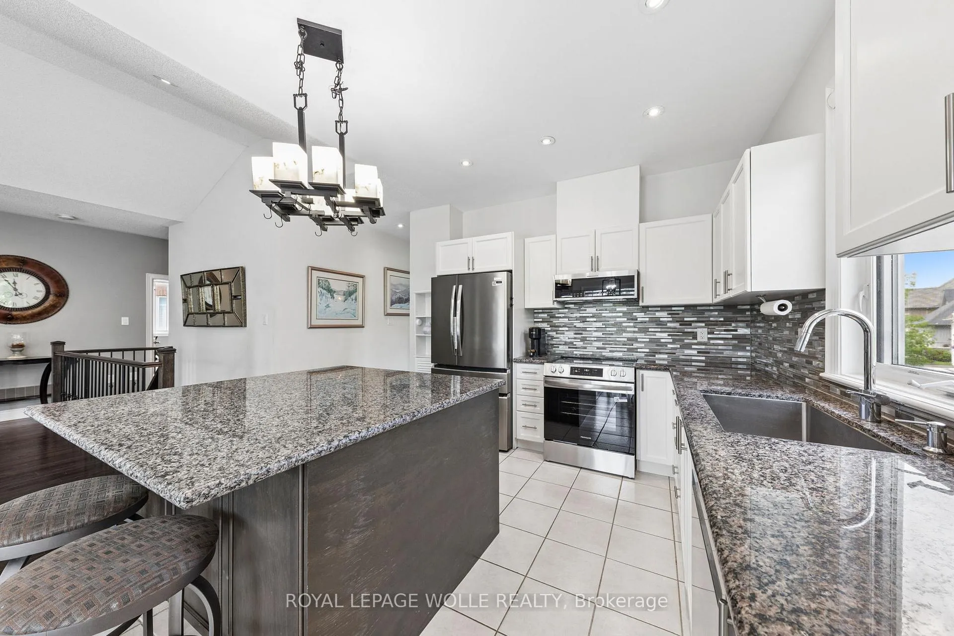 Photo 14 of 43 Allegra Drive, Wasaga Beach — HOMEH