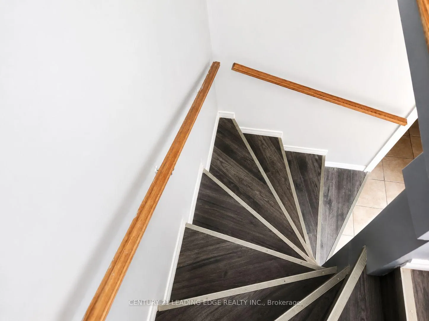 Photo 5 of Unit 201, 196 Chruch Street, Georgina, Historic Lakeshore Communities — HOMEH