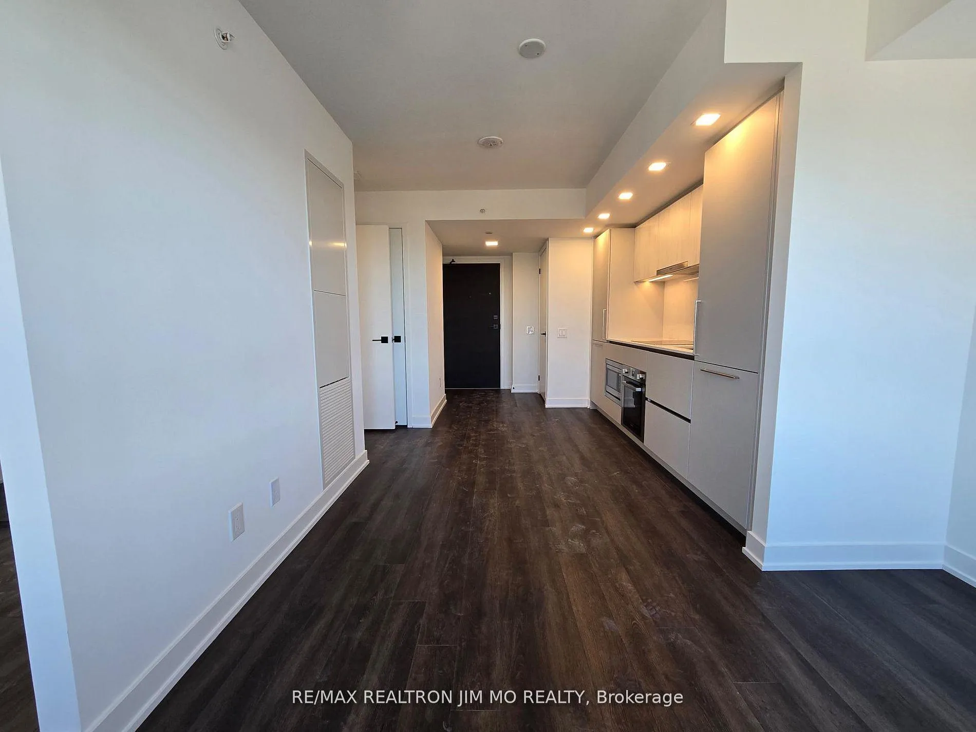 Photo 4 of Unit 1109, 609 Sherbourne Street, Toronto, North St. James Town — HOMEH