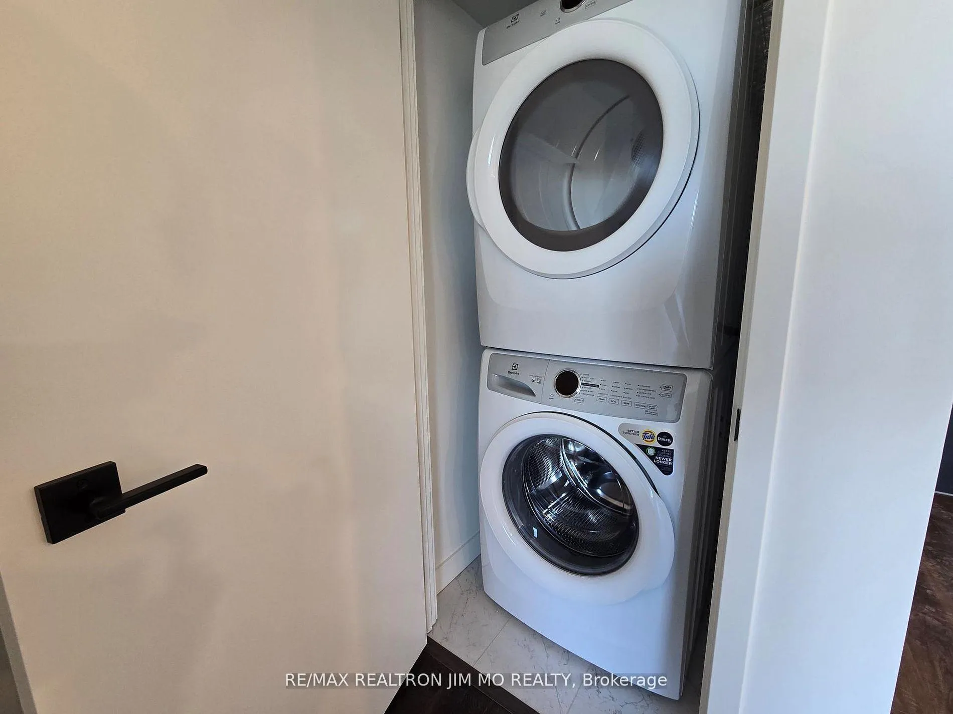 Photo 10 of Unit 1109, 609 Sherbourne Street, Toronto, North St. James Town — HOMEH