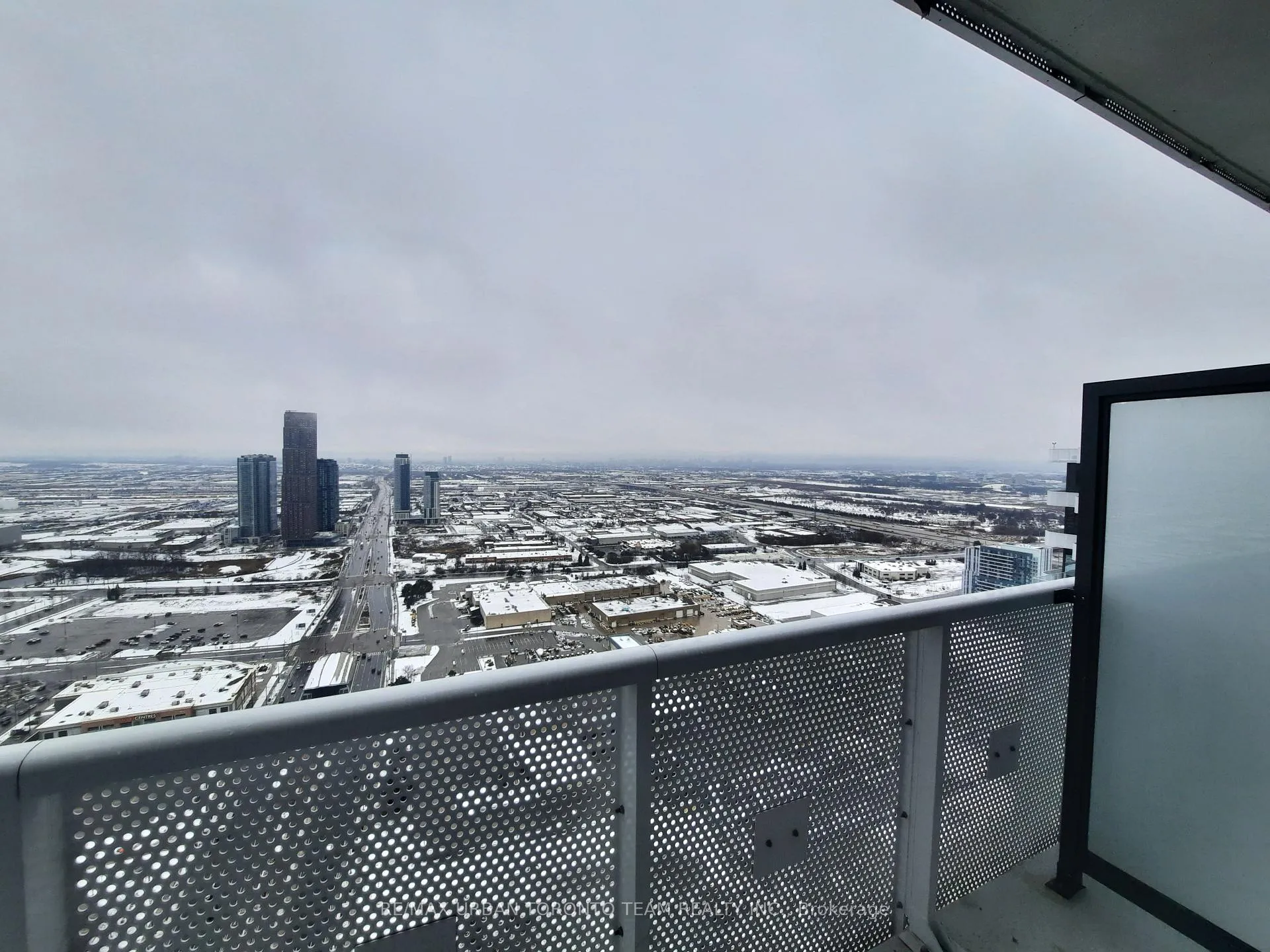 Photo 5 of Unit 4906, 8 Interchange Way, Vaughan, Vaughan Corporate Centre — HOMEH