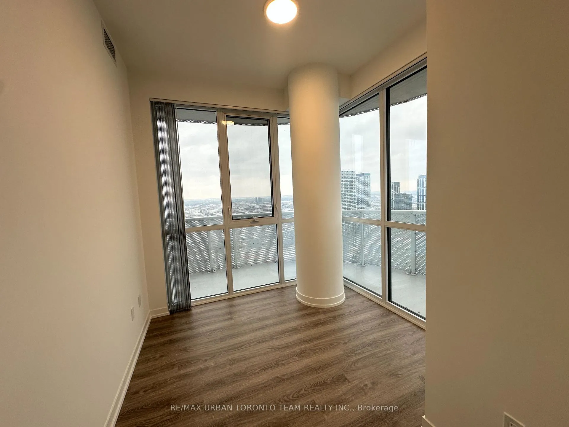 Photo 9 of Unit 4906, 8 Interchange Way, Vaughan, Vaughan Corporate Centre — HOMEH
