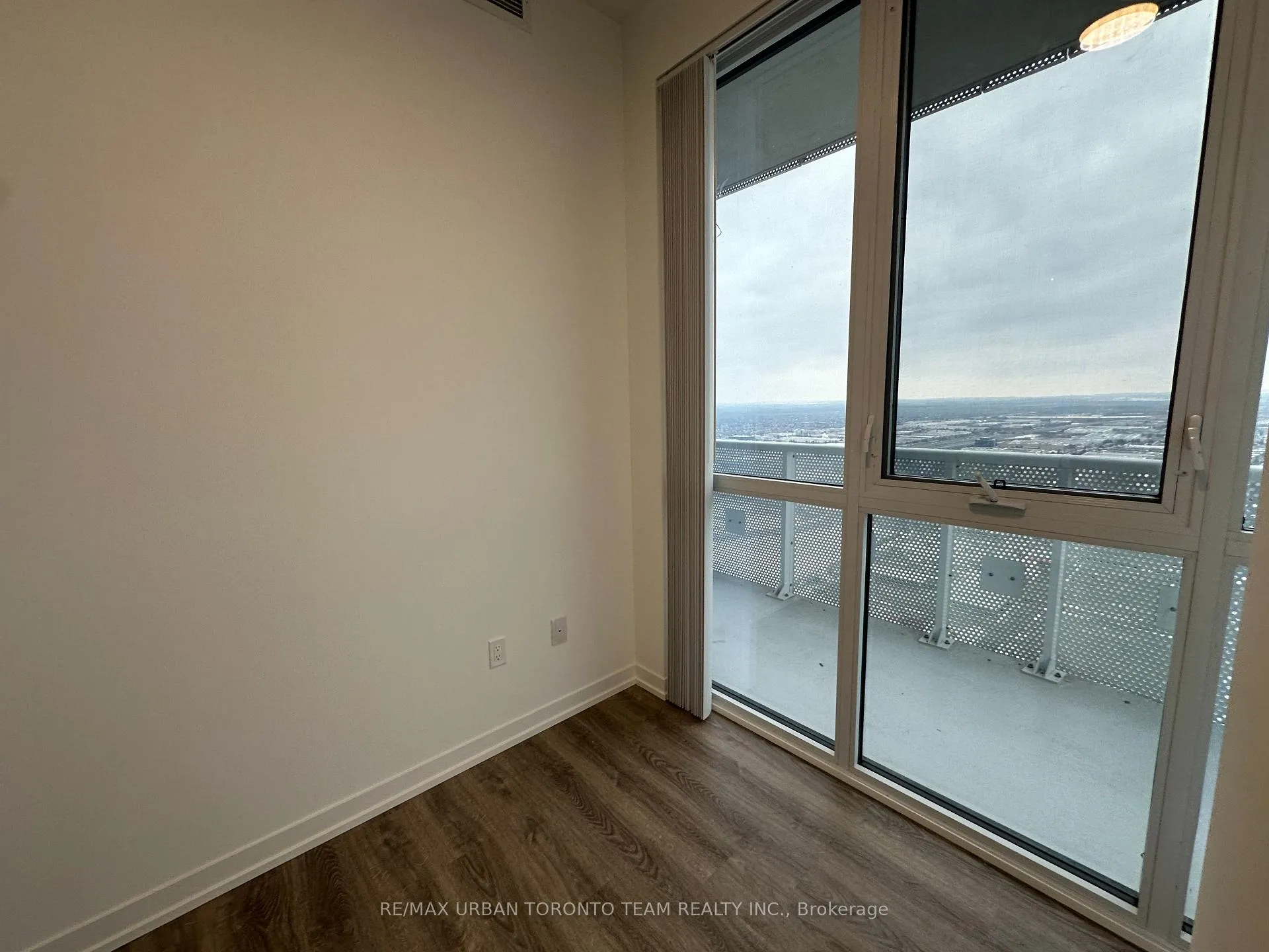 Photo 11 of Unit 4906, 8 Interchange Way, Vaughan, Vaughan Corporate Centre — HOMEH