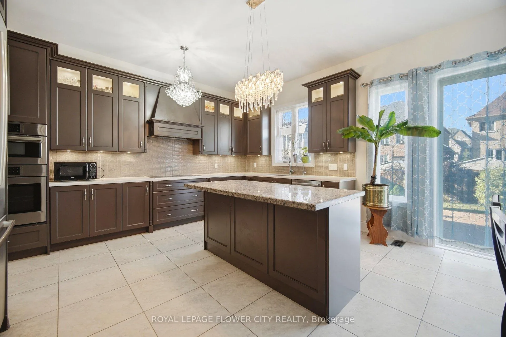 Photo 11 of 35 Gordon Randle Drive, Brampton, Toronto Gore Rural Estate — HOMEH