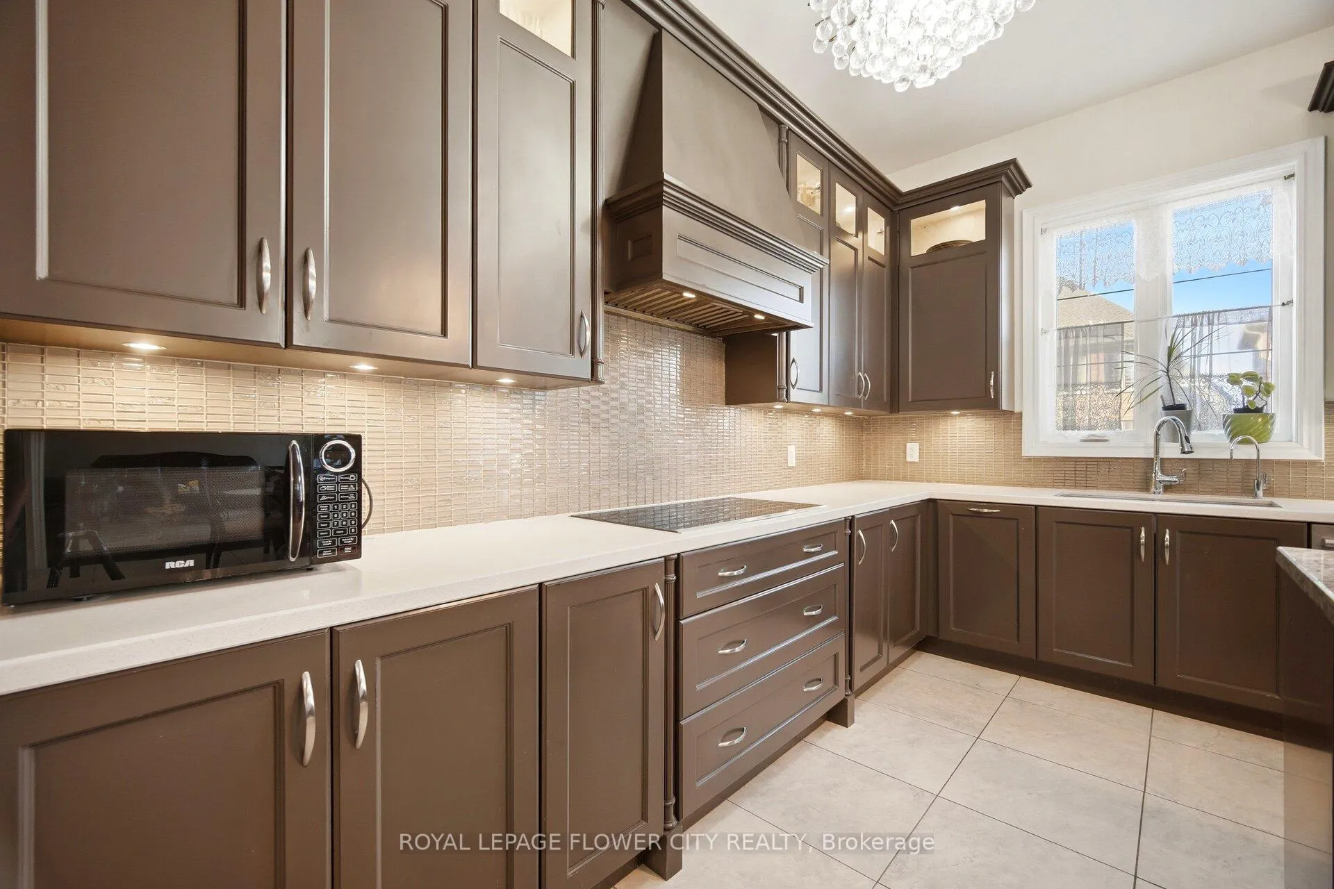 Photo 14 of 35 Gordon Randle Drive, Brampton, Toronto Gore Rural Estate — HOMEH