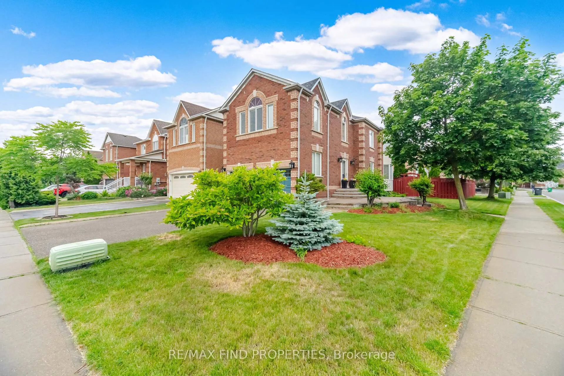 Photo 2 of 2 Summerdale Crescent, Brampton, Fletcher's Meadow — HOMEH