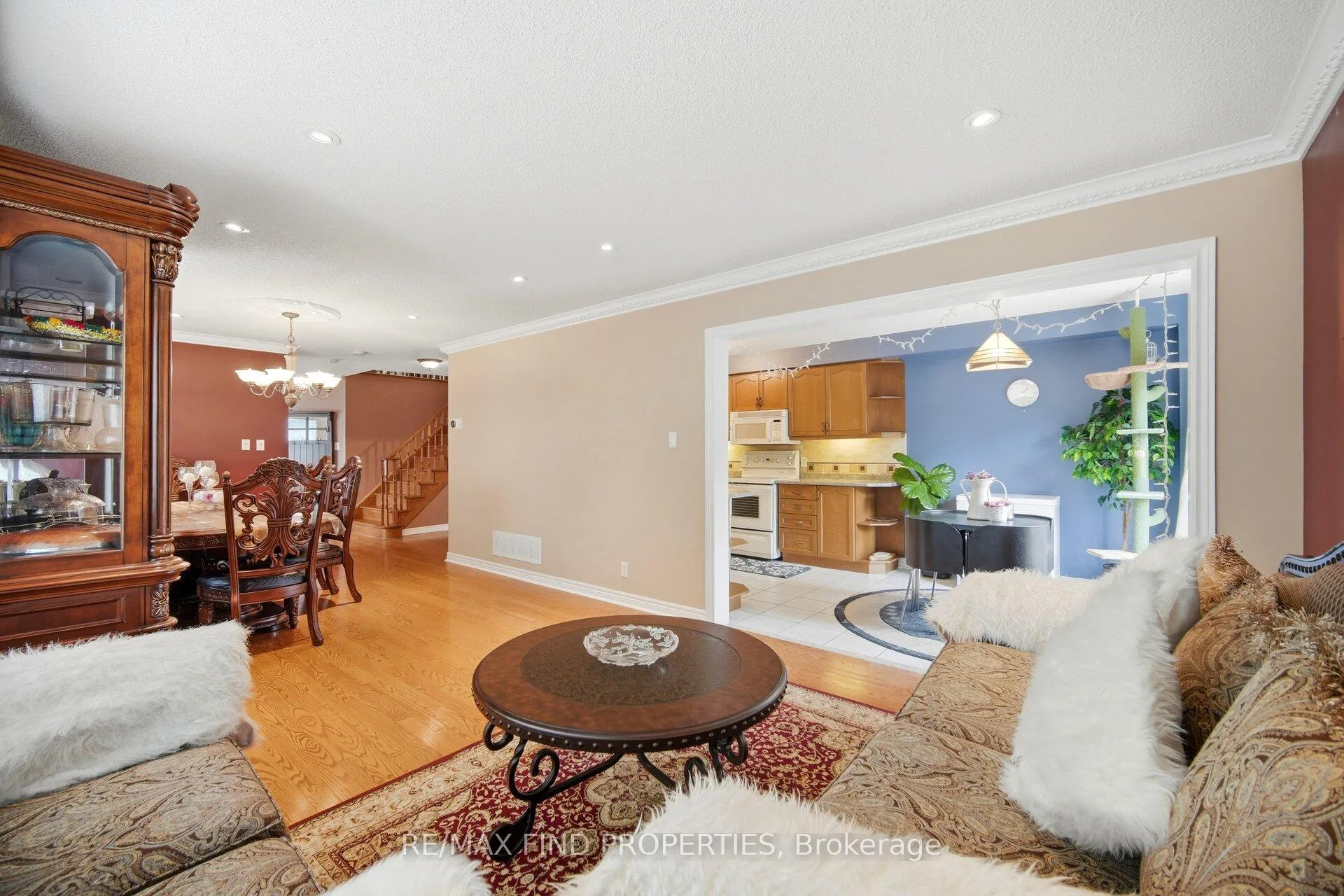 Photo 10 of 2 Summerdale Crescent, Brampton, Fletcher's Meadow — HOMEH
