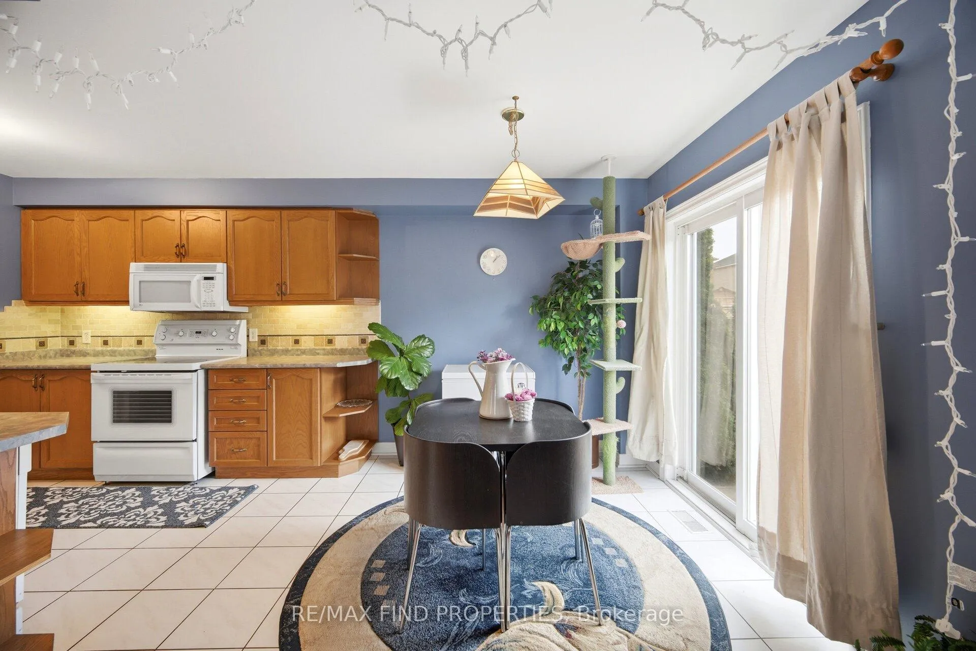 Photo 11 of 2 Summerdale Crescent, Brampton, Fletcher's Meadow — HOMEH