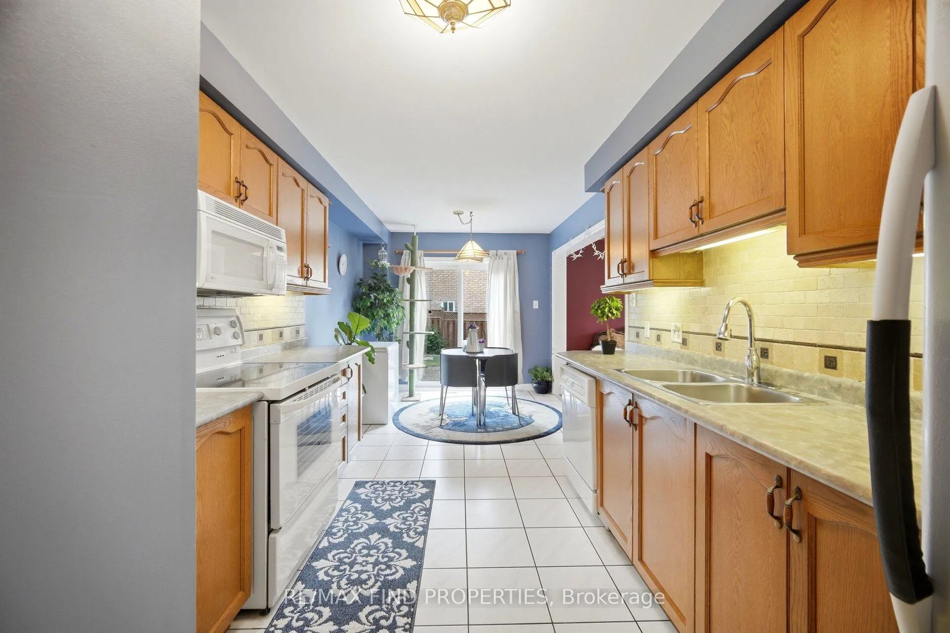 Photo 14 of 2 Summerdale Crescent, Brampton, Fletcher's Meadow — HOMEH