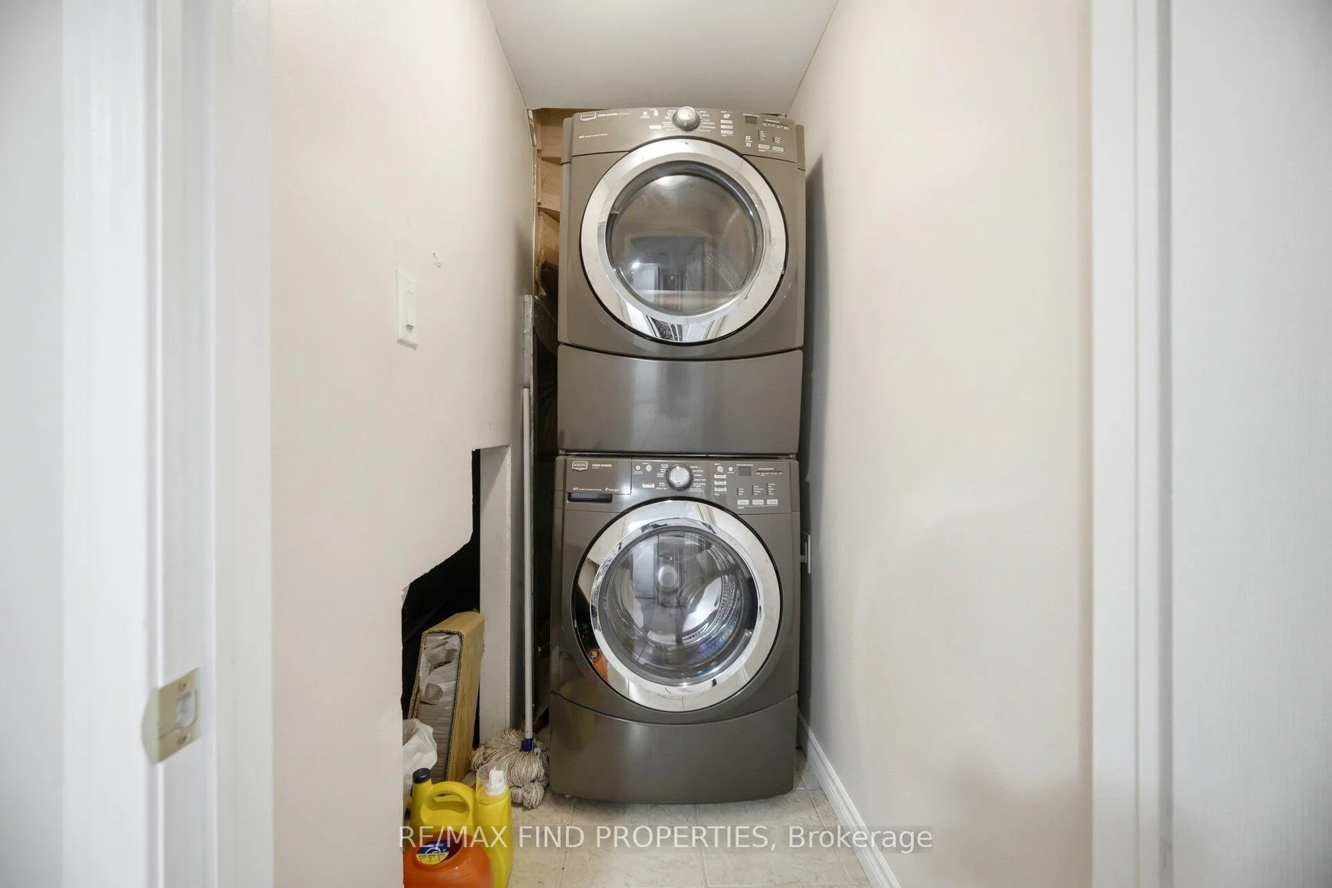 Photo 47 of 2 Summerdale Crescent, Brampton, Fletcher's Meadow — HOMEH