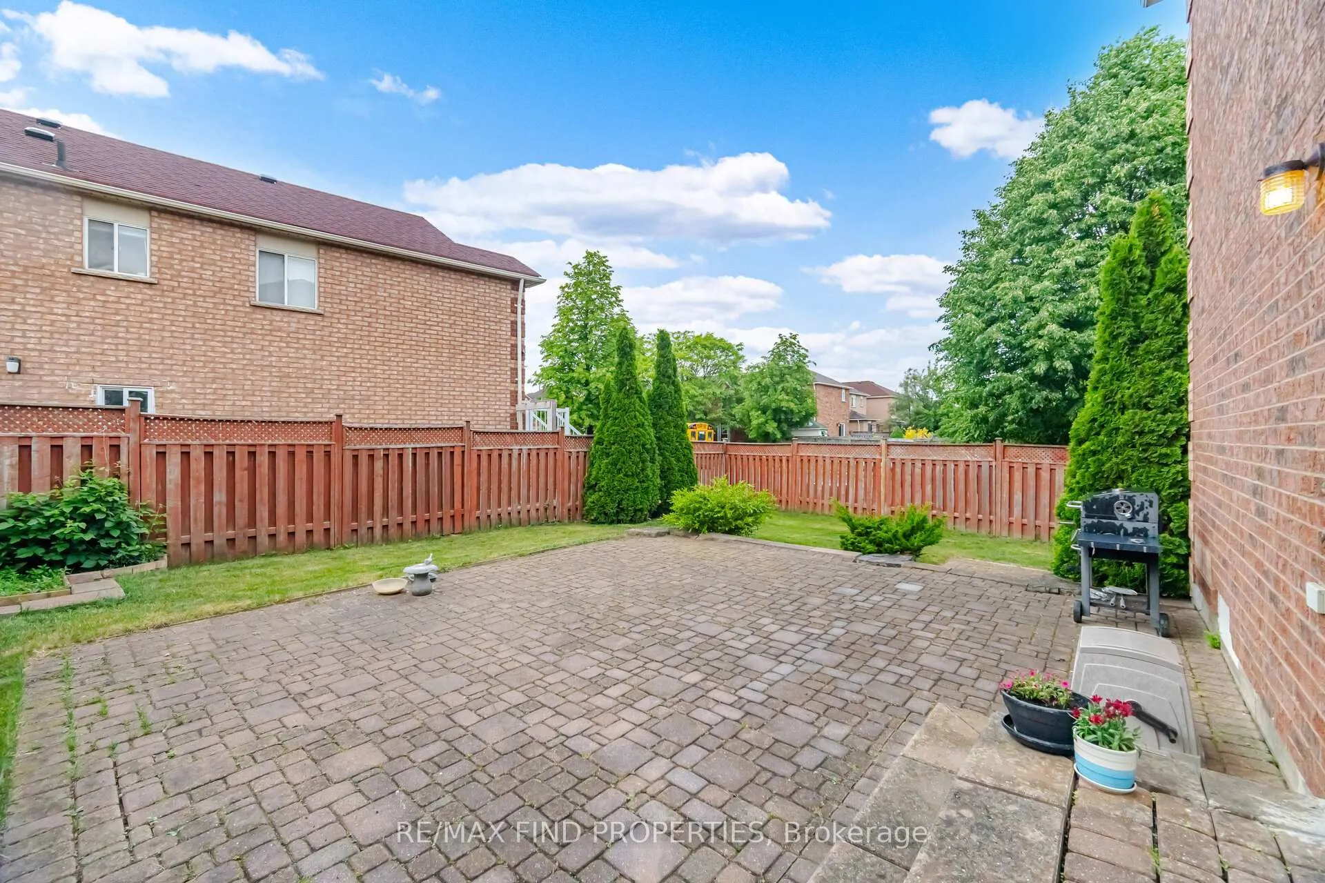 Photo 48 of 2 Summerdale Crescent, Brampton, Fletcher's Meadow — HOMEH
