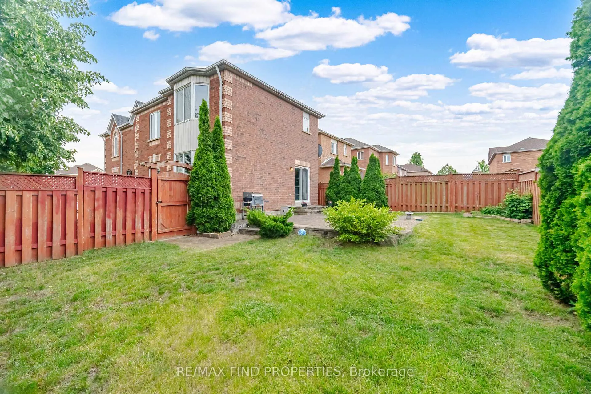 Photo 49 of 2 Summerdale Crescent, Brampton, Fletcher's Meadow — HOMEH