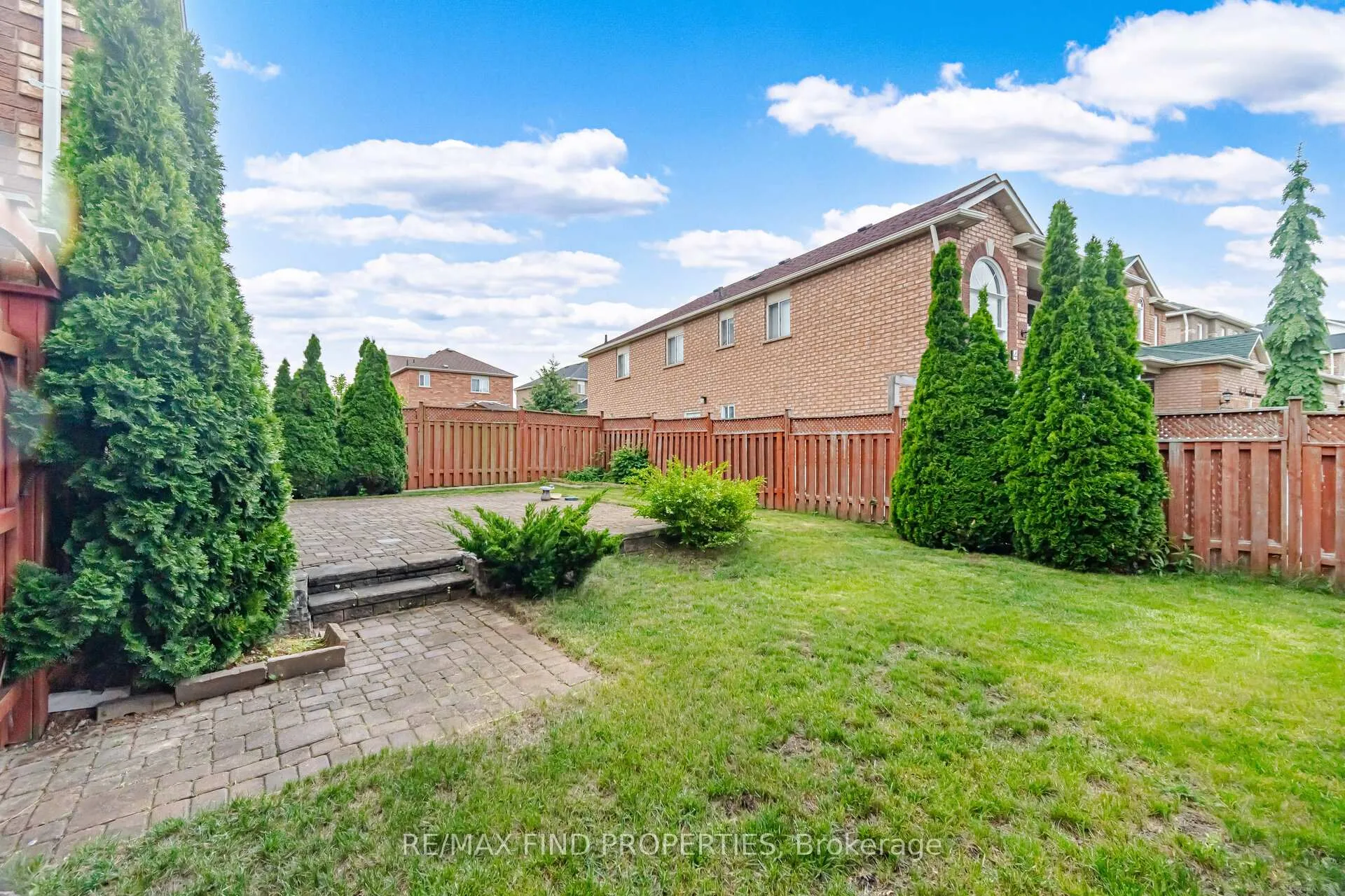 Photo 50 of 2 Summerdale Crescent, Brampton, Fletcher's Meadow — HOMEH
