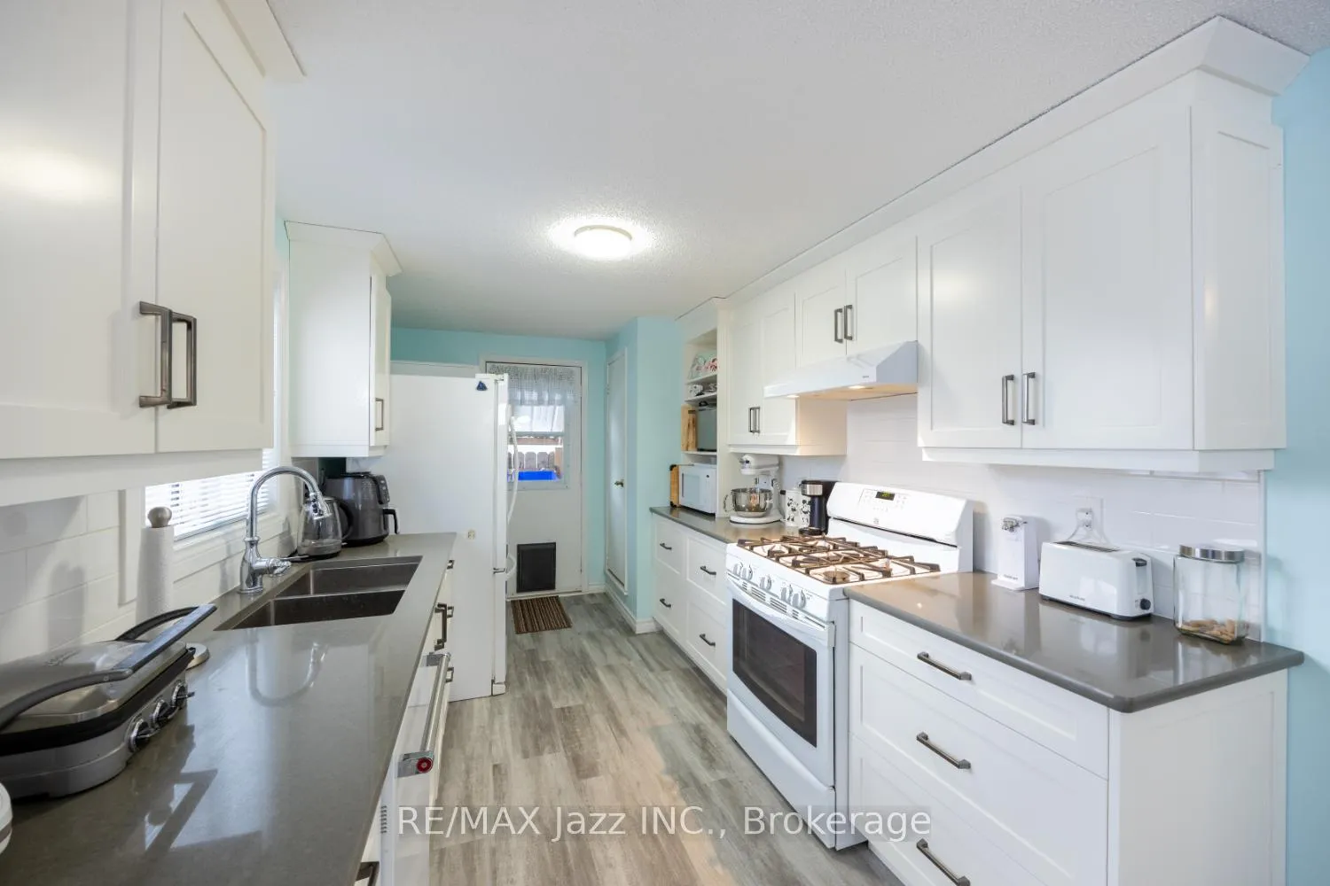 Photo 4 of 213 Wilmot Trail, Clarington, Bowmanville — HOMEH