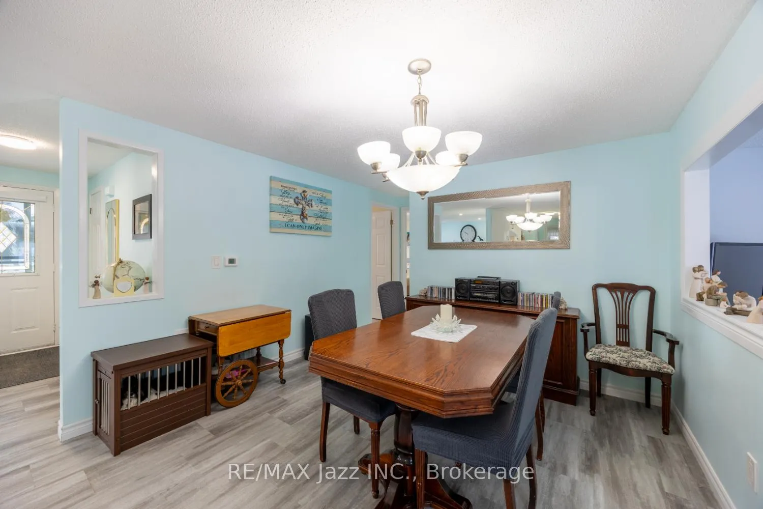 Photo 5 of 213 Wilmot Trail, Clarington, Bowmanville — HOMEH