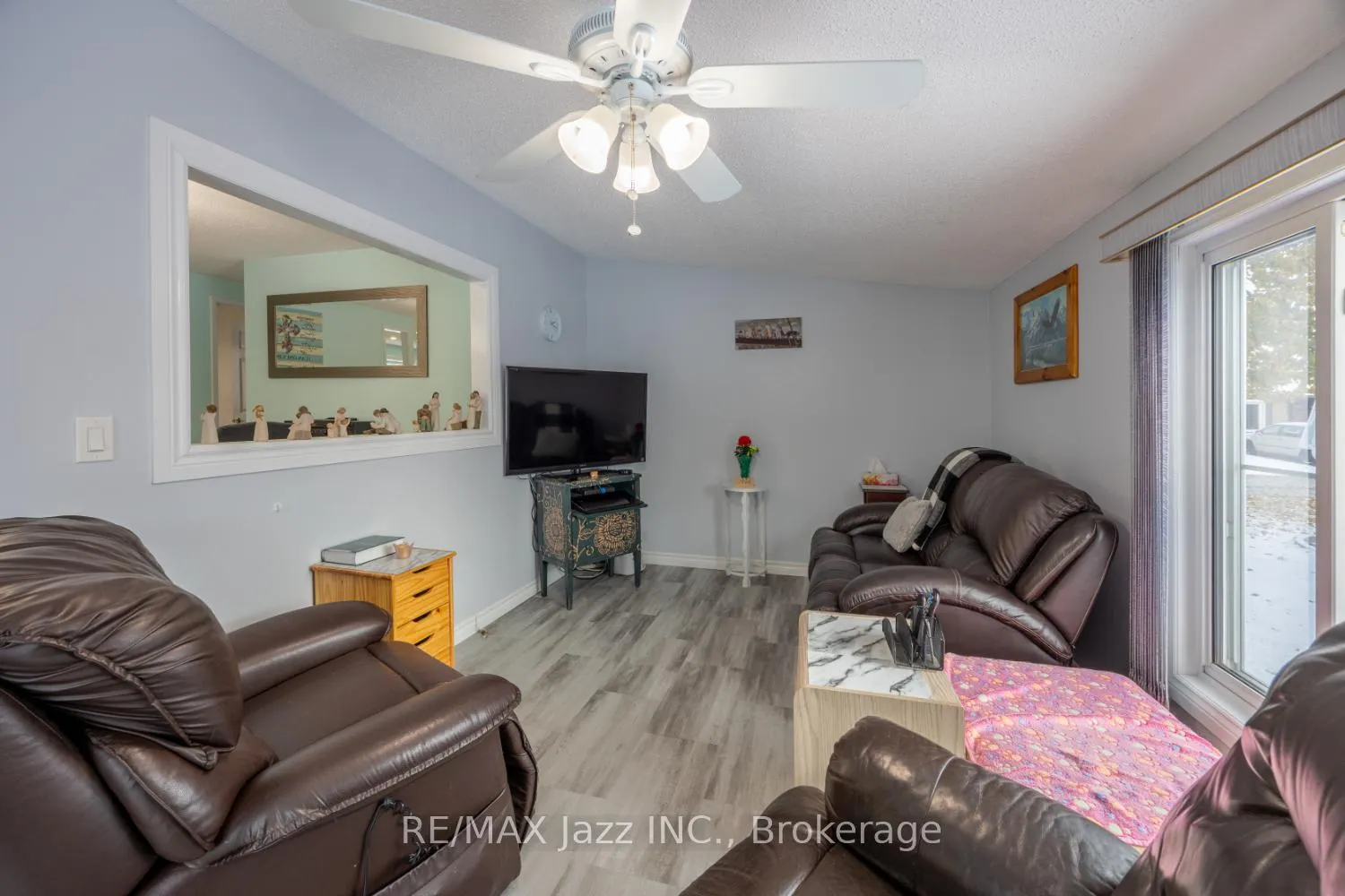 Photo 6 of 213 Wilmot Trail, Clarington, Bowmanville — HOMEH