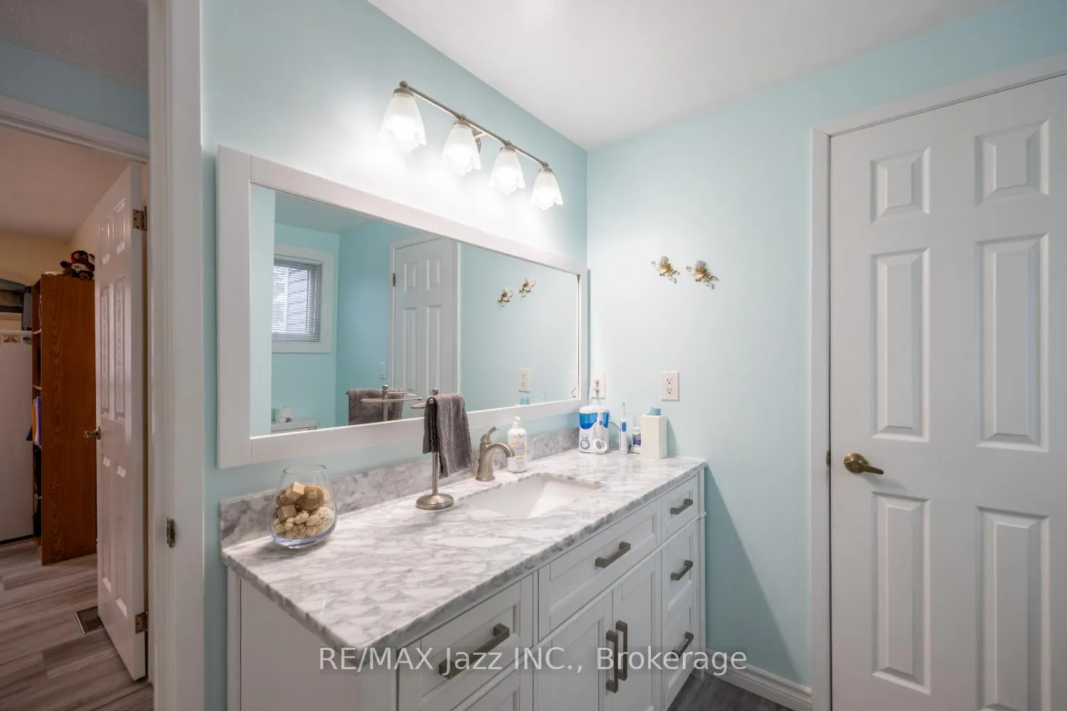 Photo 9 of 213 Wilmot Trail, Clarington, Bowmanville — HOMEH