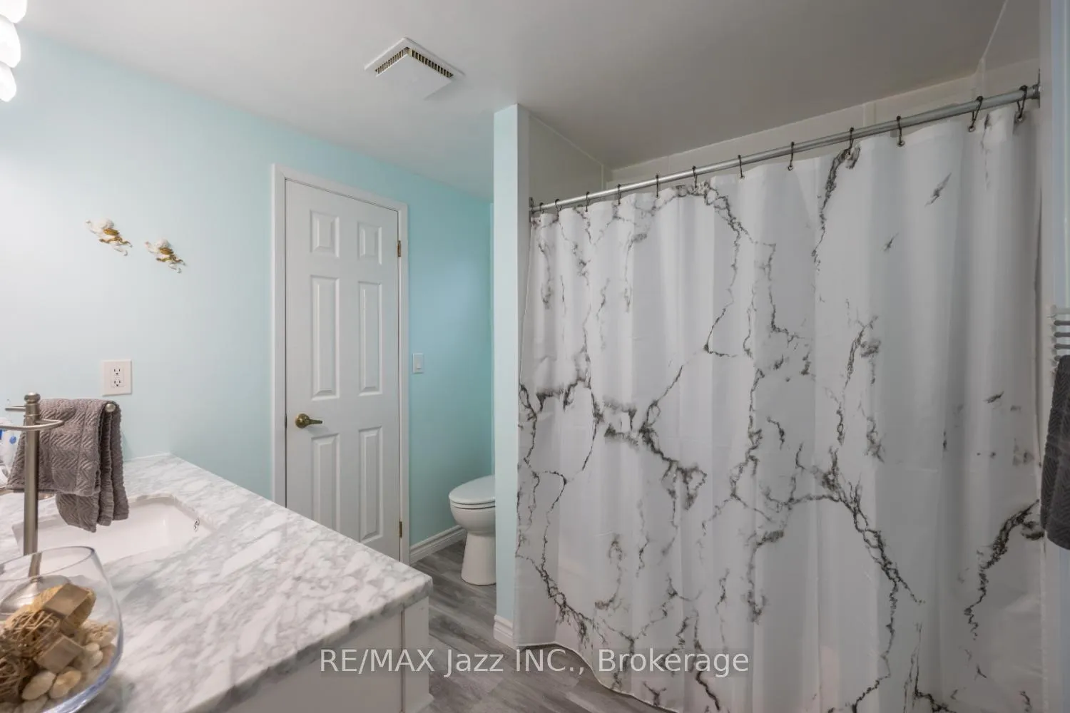 Photo 10 of 213 Wilmot Trail, Clarington, Bowmanville — HOMEH