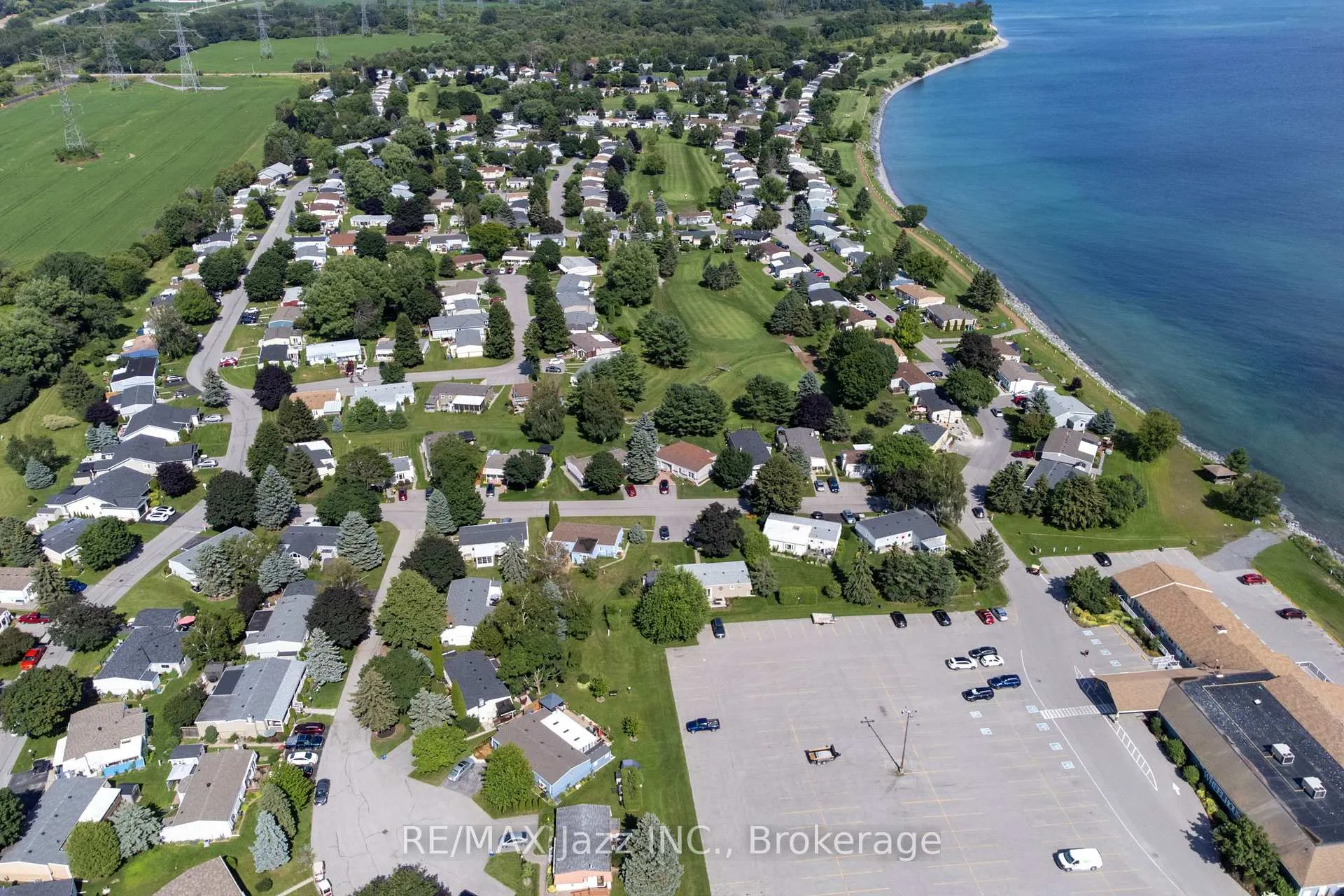 Photo 15 of 213 Wilmot Trail, Clarington, Bowmanville — HOMEH