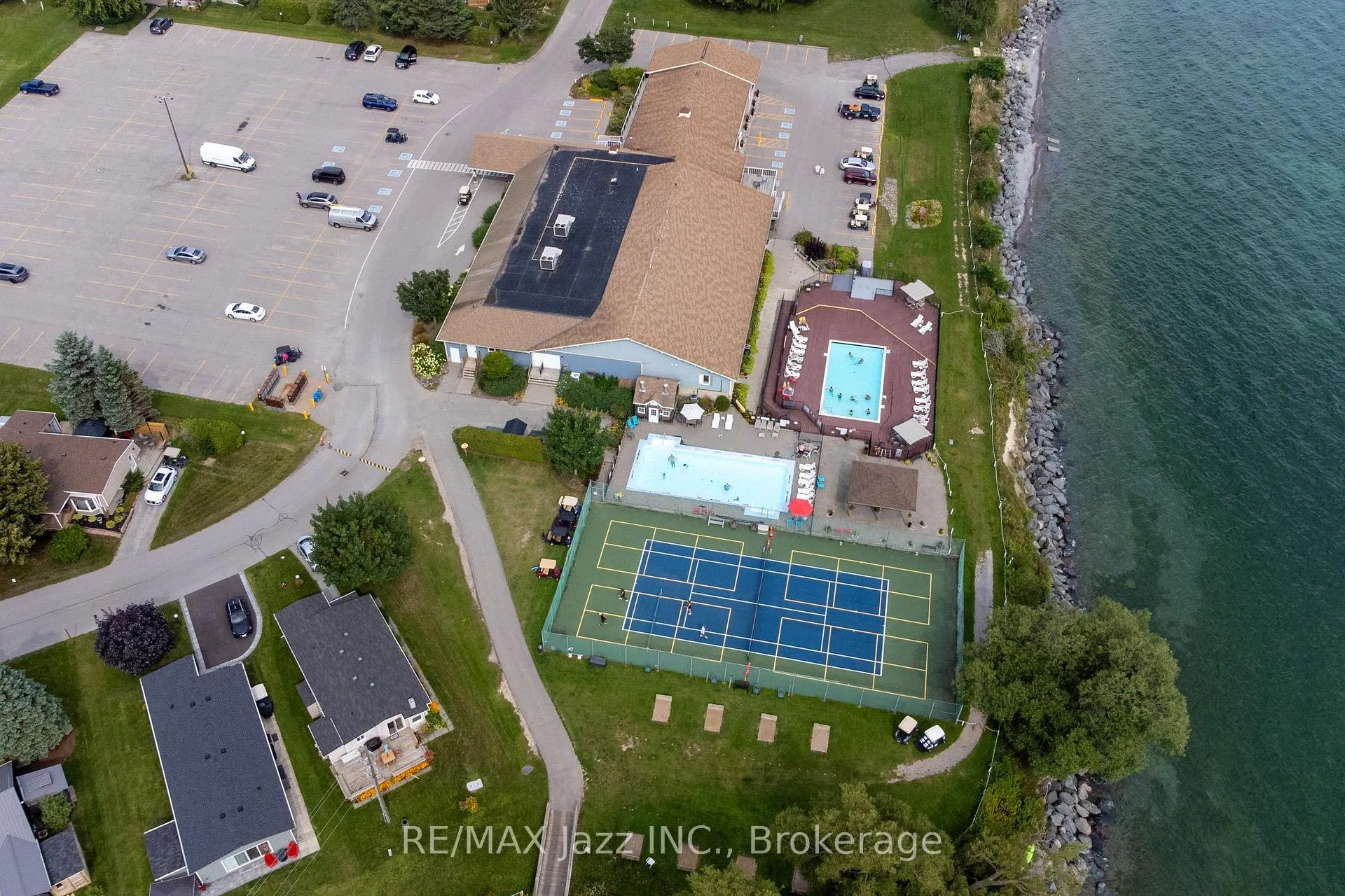 Photo 16 of 213 Wilmot Trail, Clarington, Bowmanville — HOMEH
