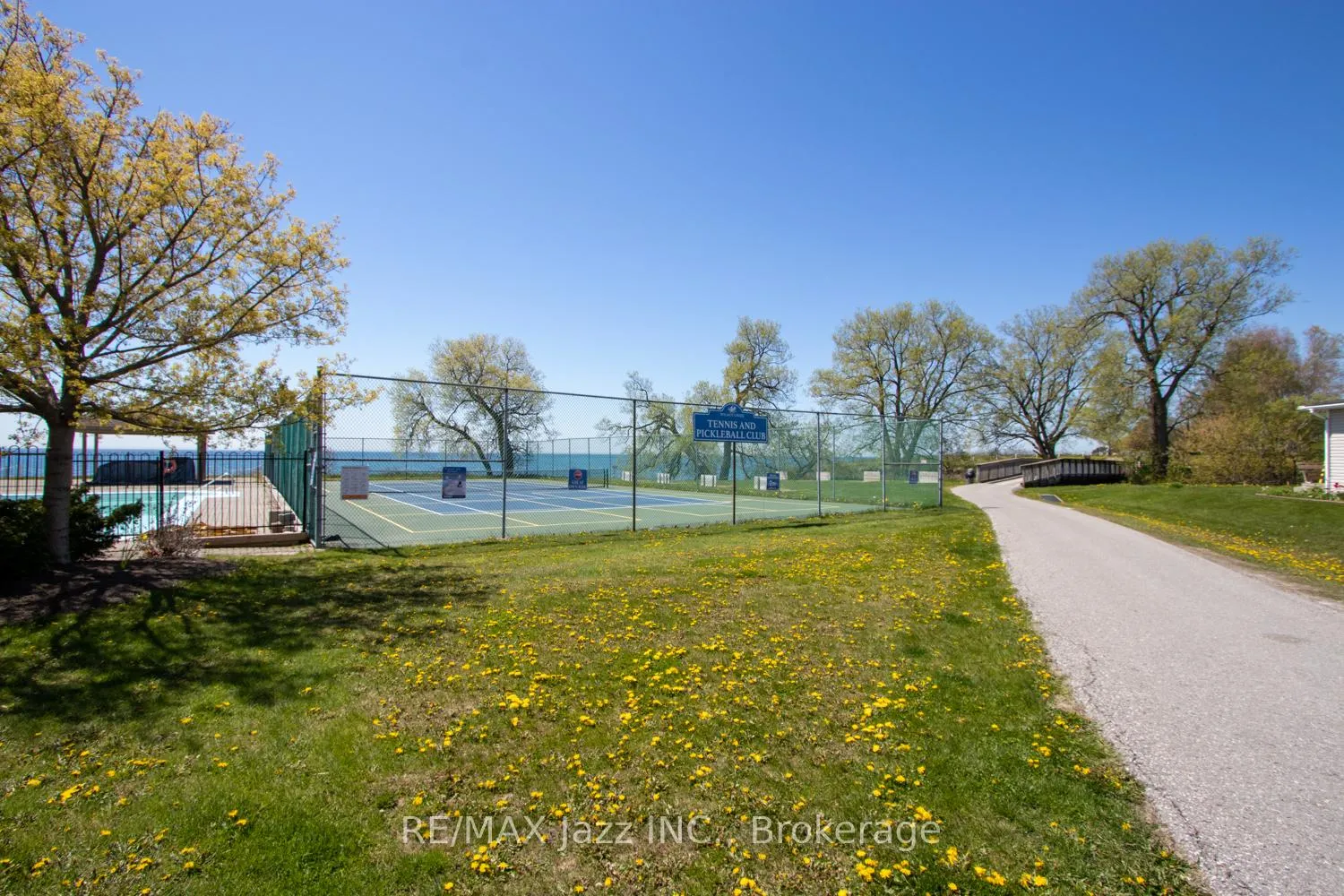 Photo 17 of 213 Wilmot Trail, Clarington, Bowmanville — HOMEH