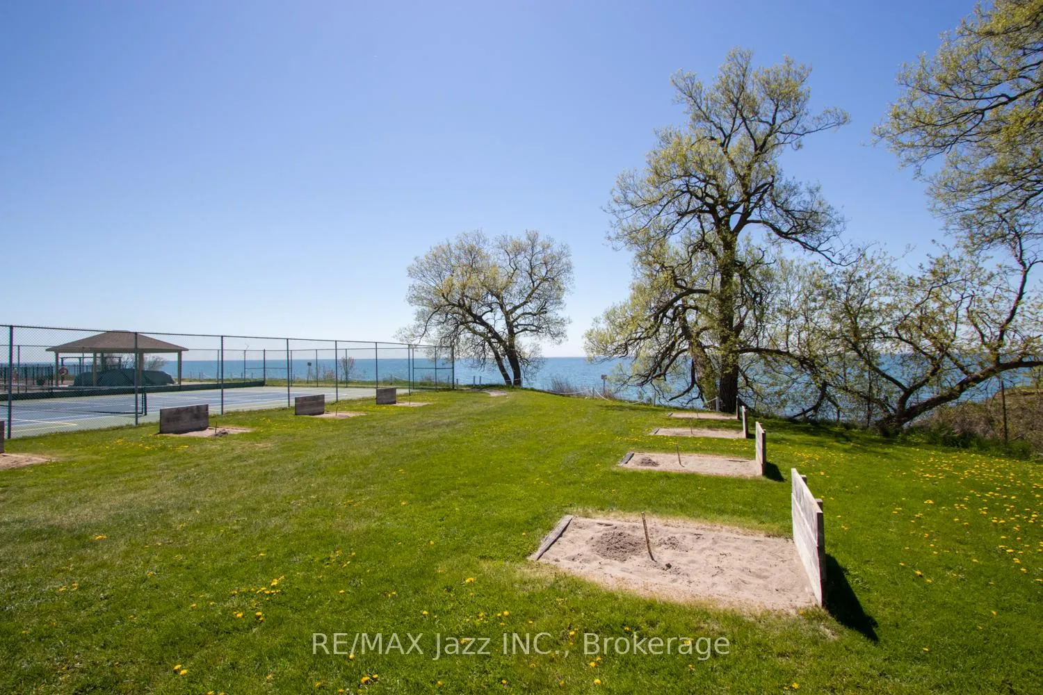 Photo 18 of 213 Wilmot Trail, Clarington, Bowmanville — HOMEH