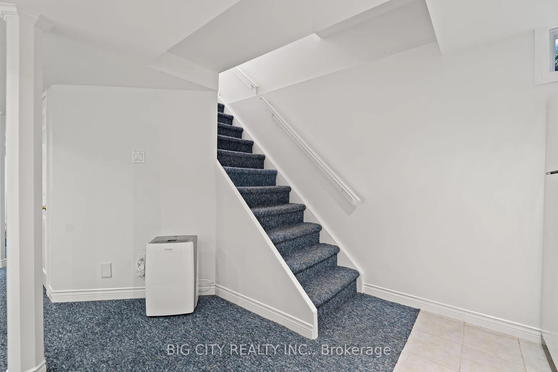 Photo 2 of Unit Bsmt, 14 Snider Drive, Markham, Old Markham Village — HOMEH