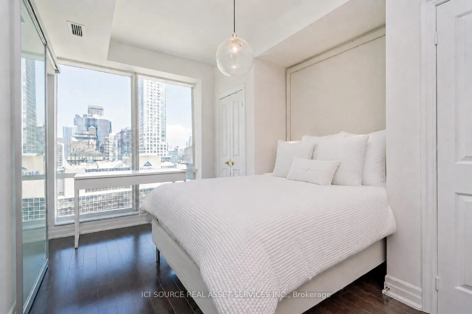 Photo 5 of Unit 1907, 8 The Esplanade, Toronto, Waterfront Communities — HOMEH