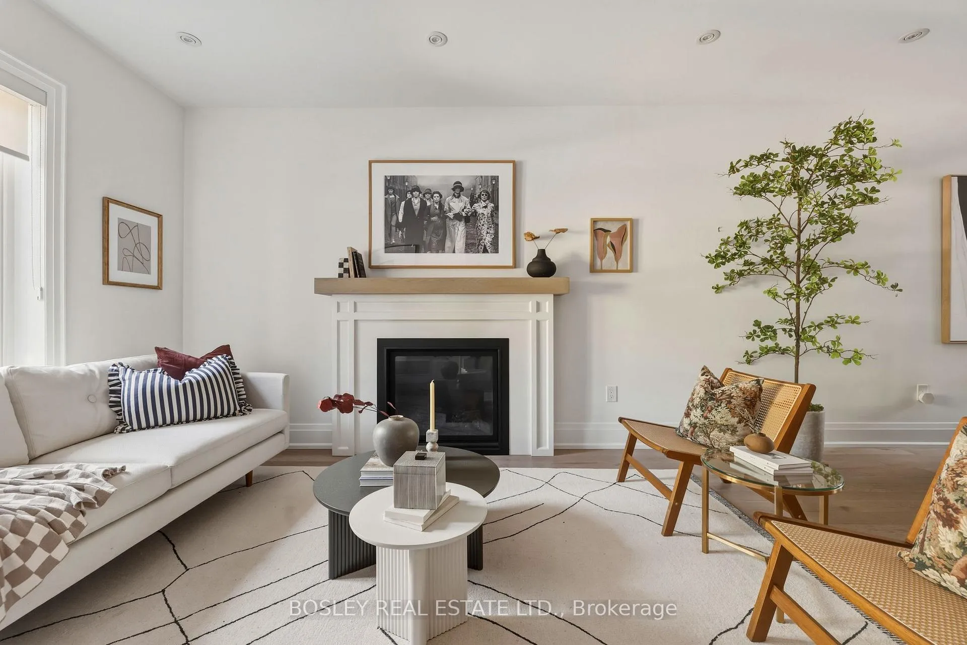 Photo 3 of 19 Lark Street, Toronto, The Beaches — HOMEH