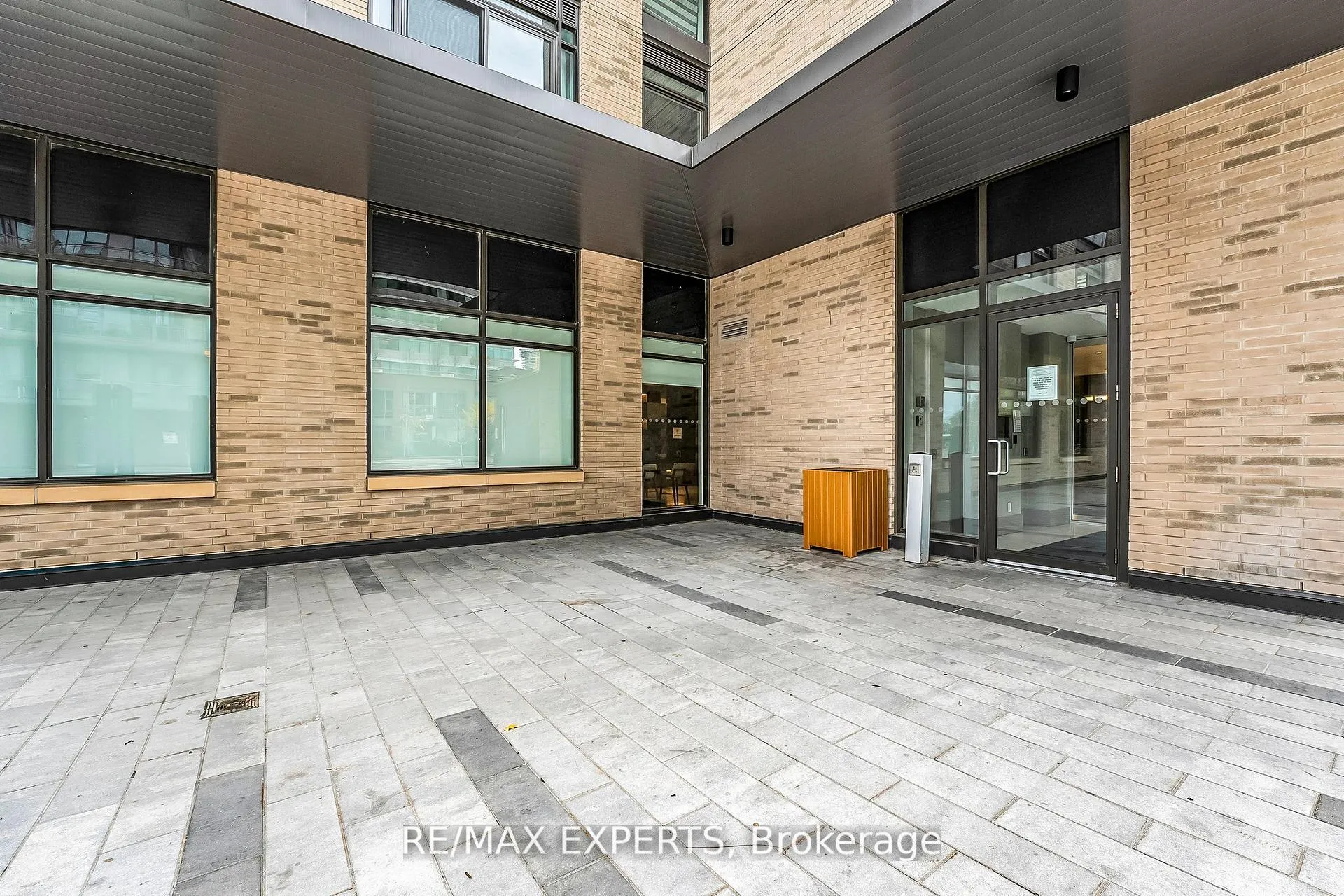Photo 5 of Unit 502, 55 Duke Street, Kitchener, City Commercial Core — HOMEH