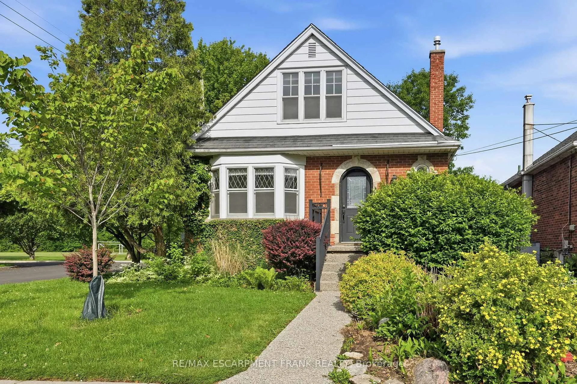 Photo 2 of 153 Parkview Drive, Hamilton, Westdale — HOMEH