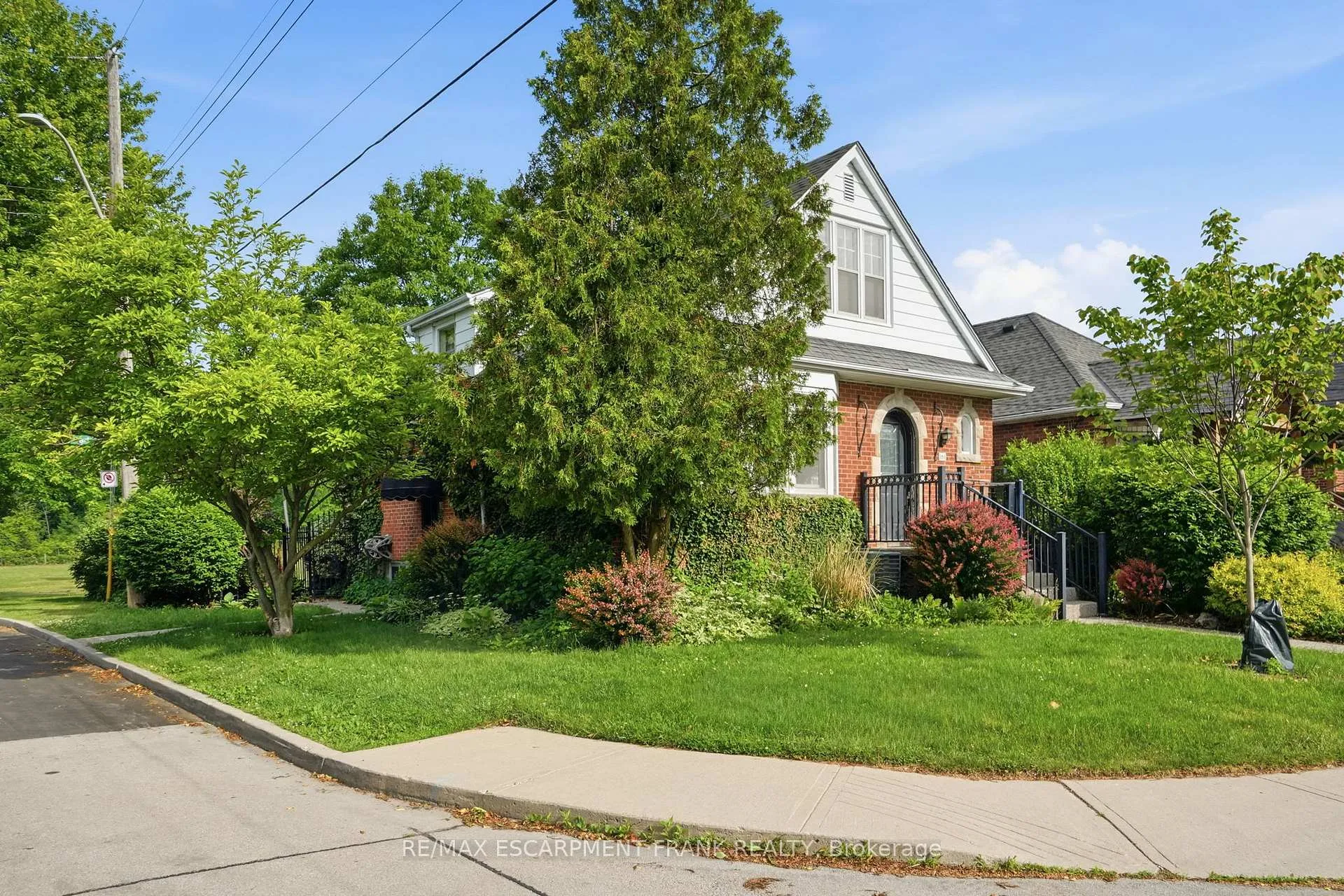 Photo 3 of 153 Parkview Drive, Hamilton, Westdale — HOMEH
