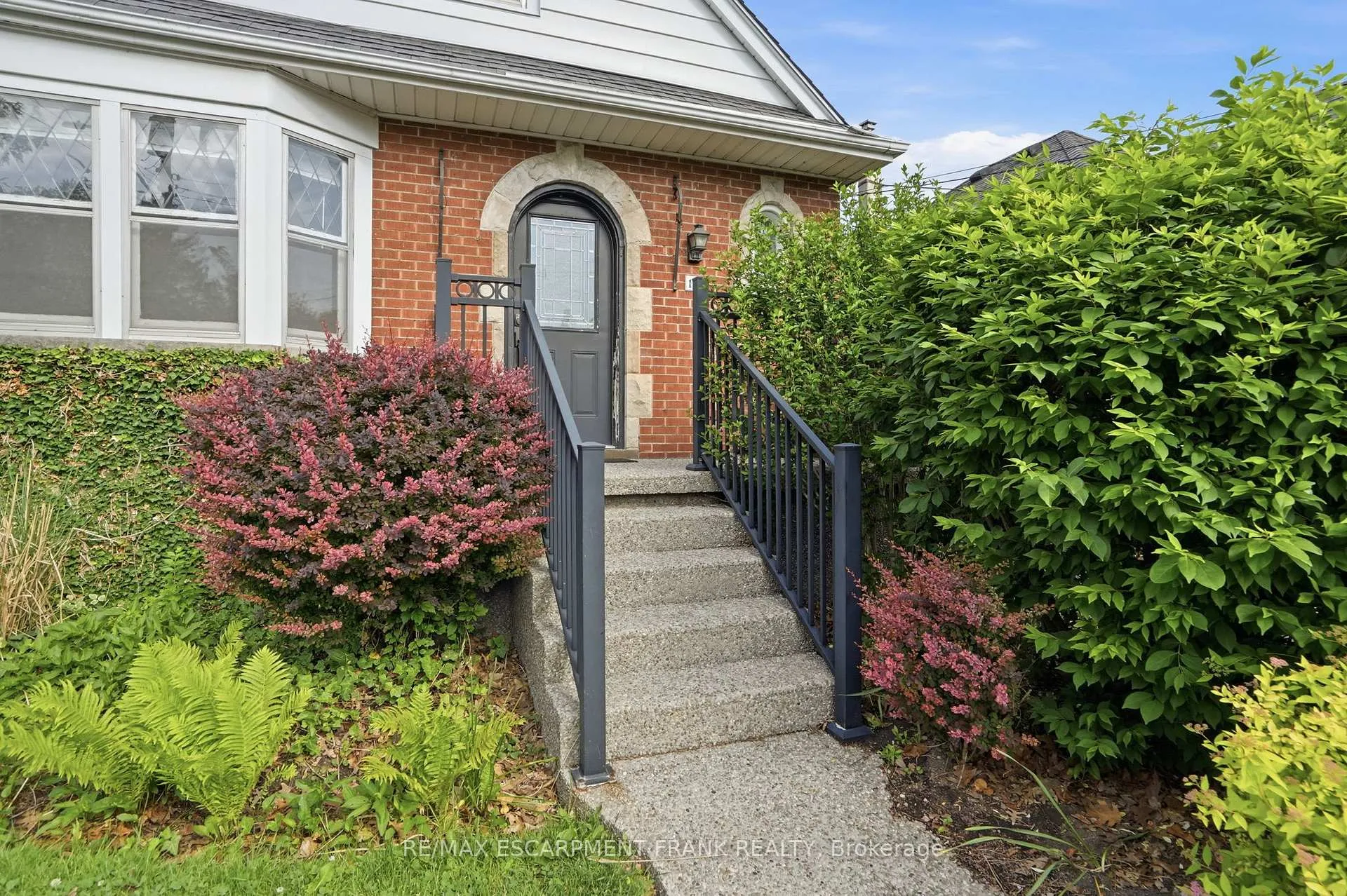 Photo 4 of 153 Parkview Drive, Hamilton, Westdale — HOMEH