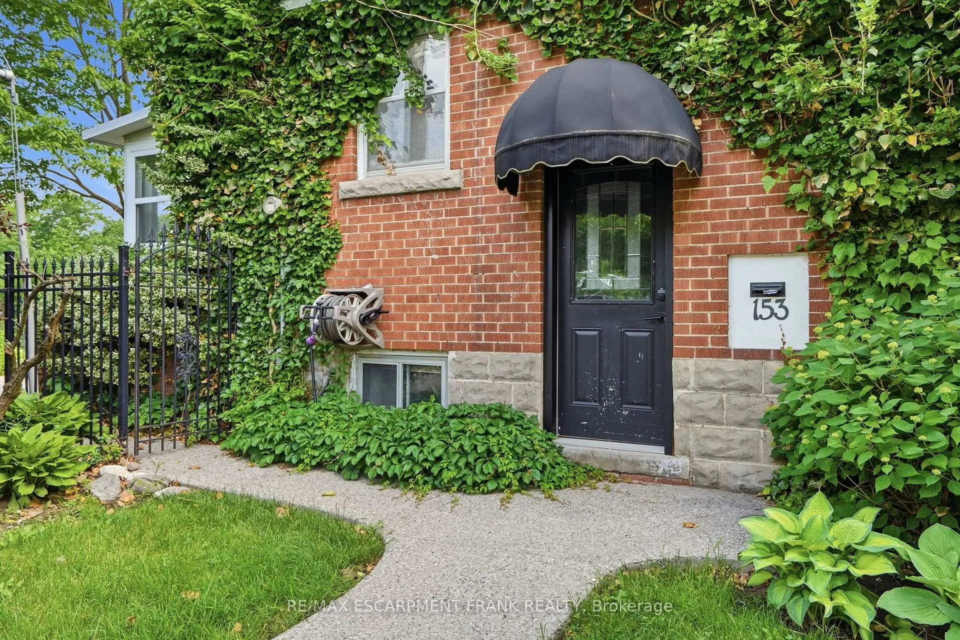 Photo 5 of 153 Parkview Drive, Hamilton, Westdale — HOMEH