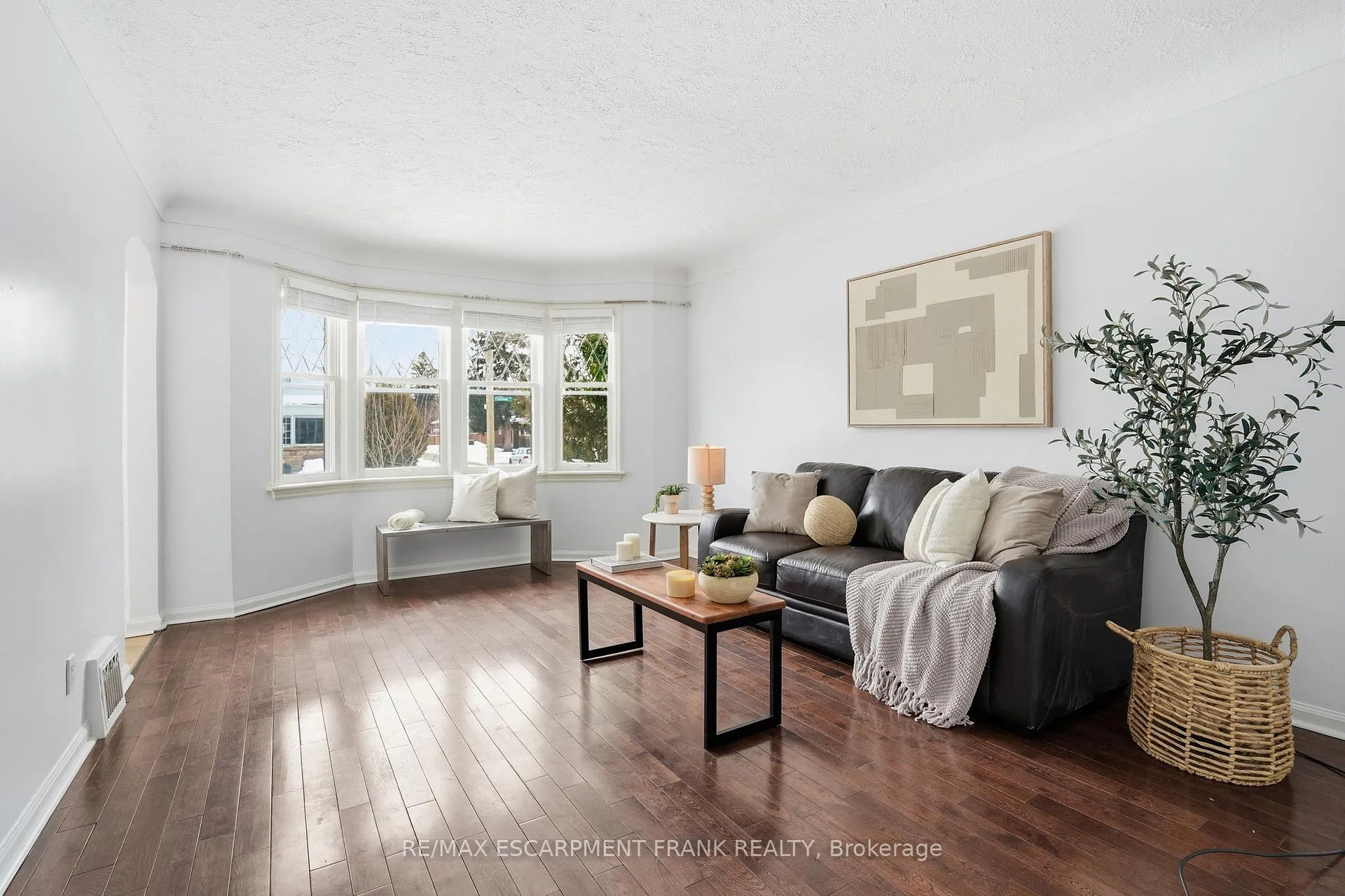 Photo 7 of 153 Parkview Drive, Hamilton, Westdale — HOMEH