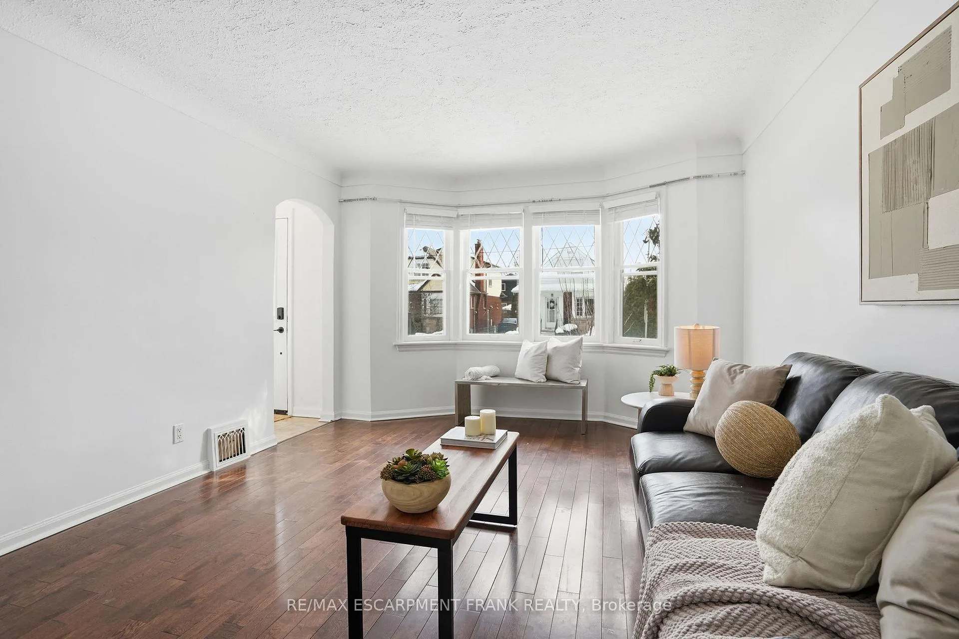 Photo 8 of 153 Parkview Drive, Hamilton, Westdale — HOMEH