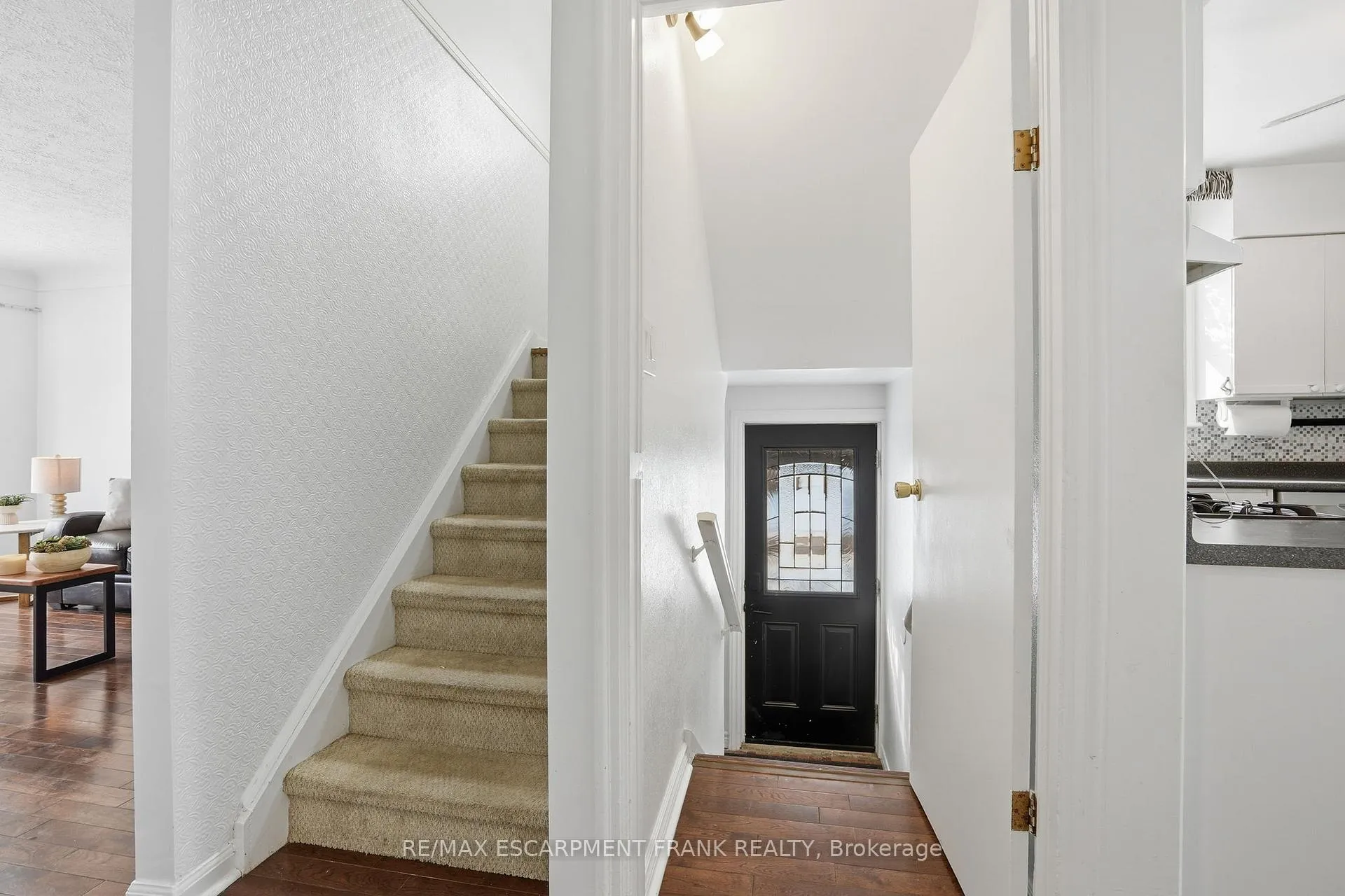 Photo 9 of 153 Parkview Drive, Hamilton, Westdale — HOMEH
