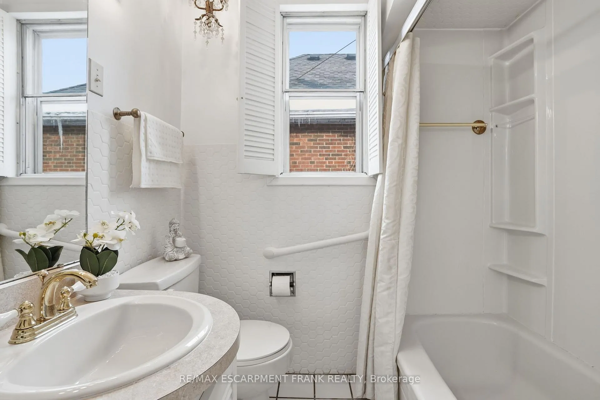 Photo 11 of 153 Parkview Drive, Hamilton, Westdale — HOMEH